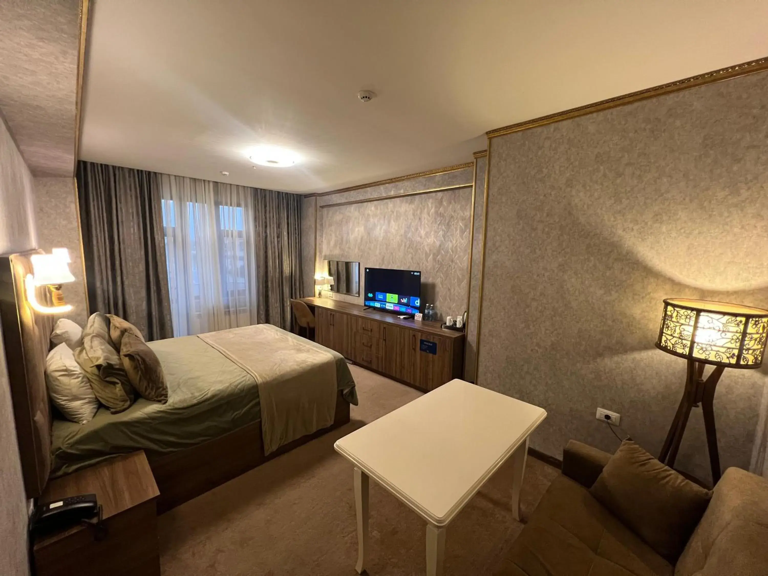 Suite with Balcony - single occupancy in Alison Boulevard Hotel Suite with Balcony - single occupancy in Alison Boulevard Hotel