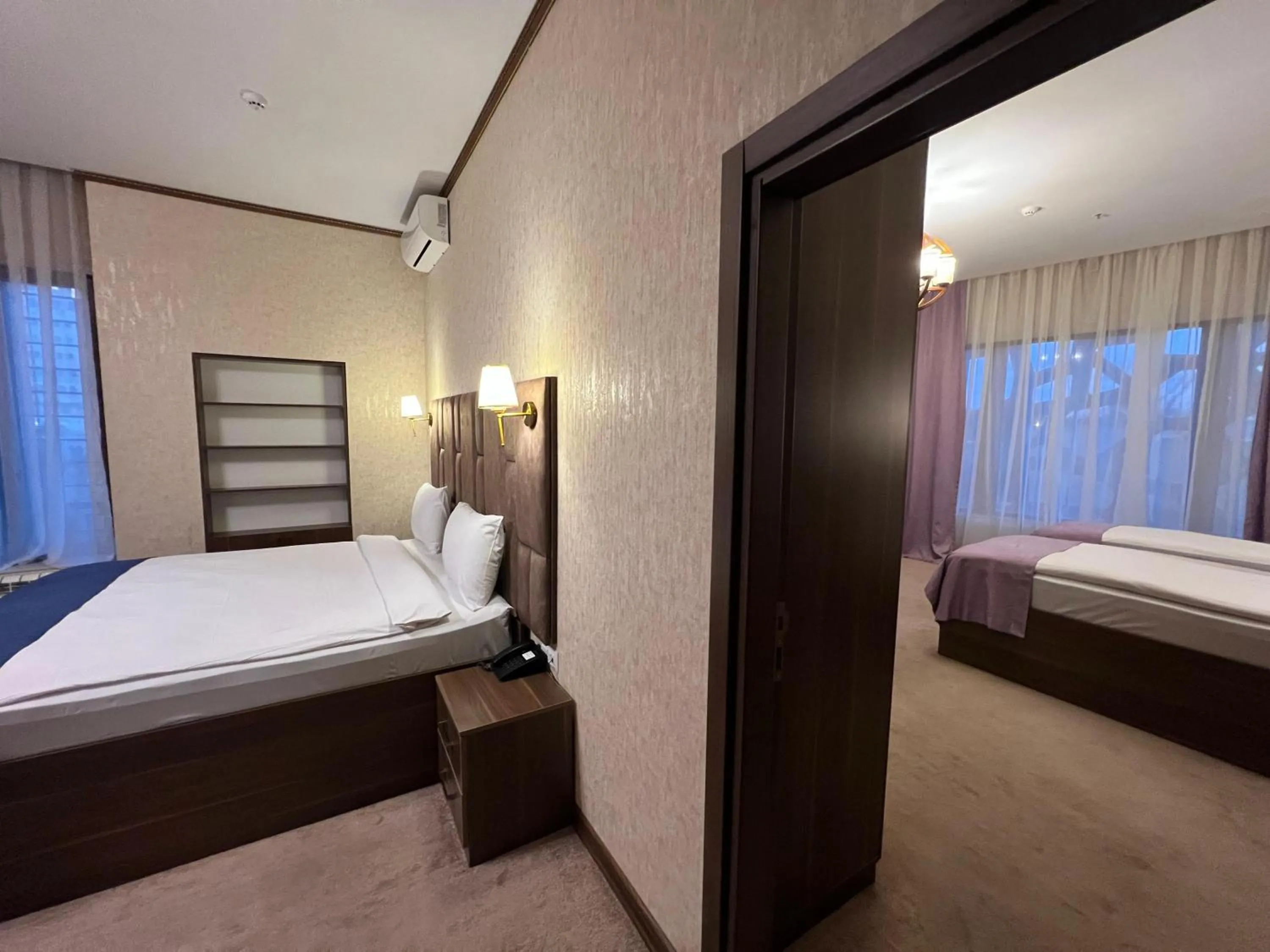 Photo of the whole room, Bed in Alison Boulevard Hotel