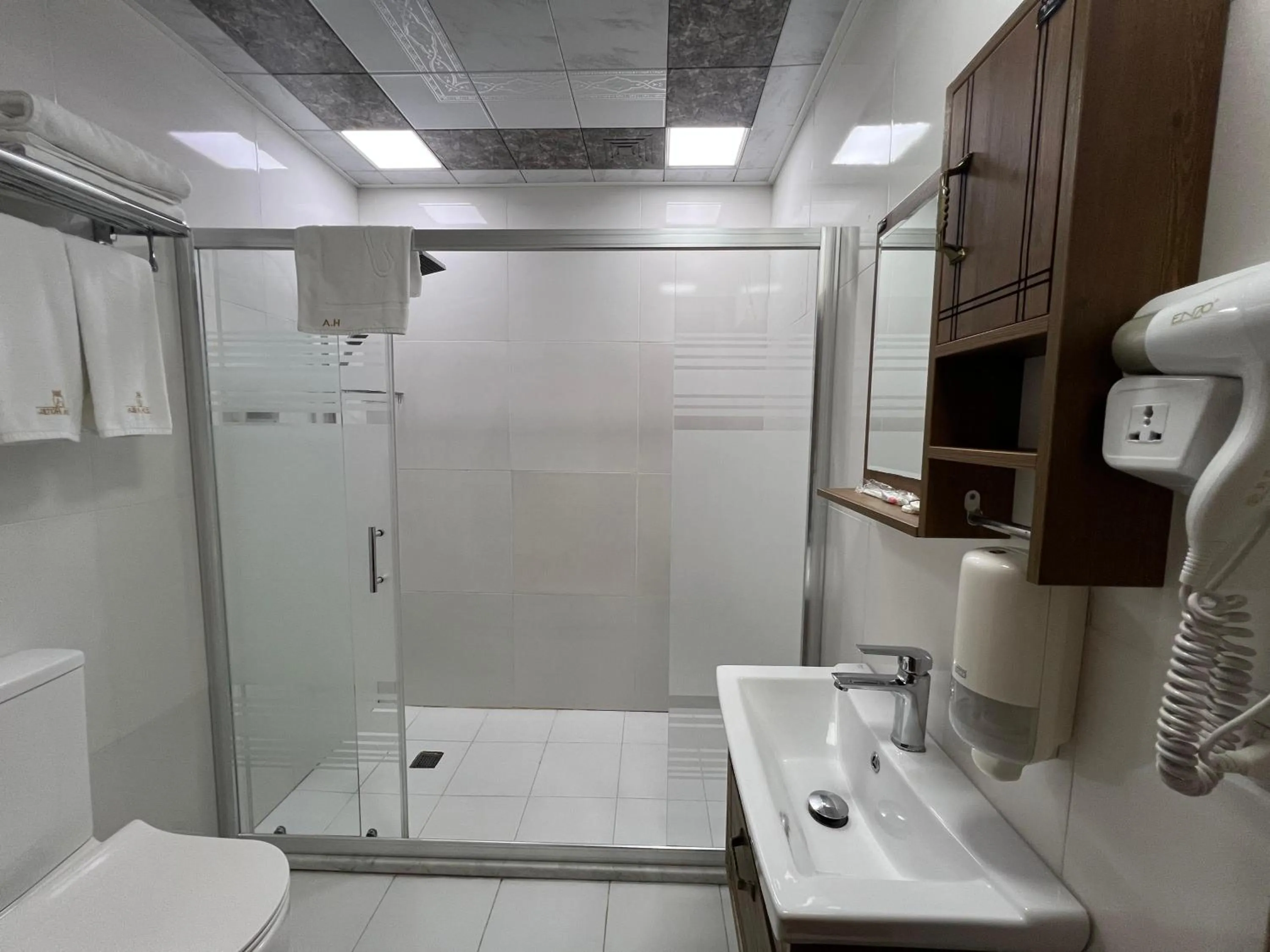 Bathroom in Alison Boulevard Hotel