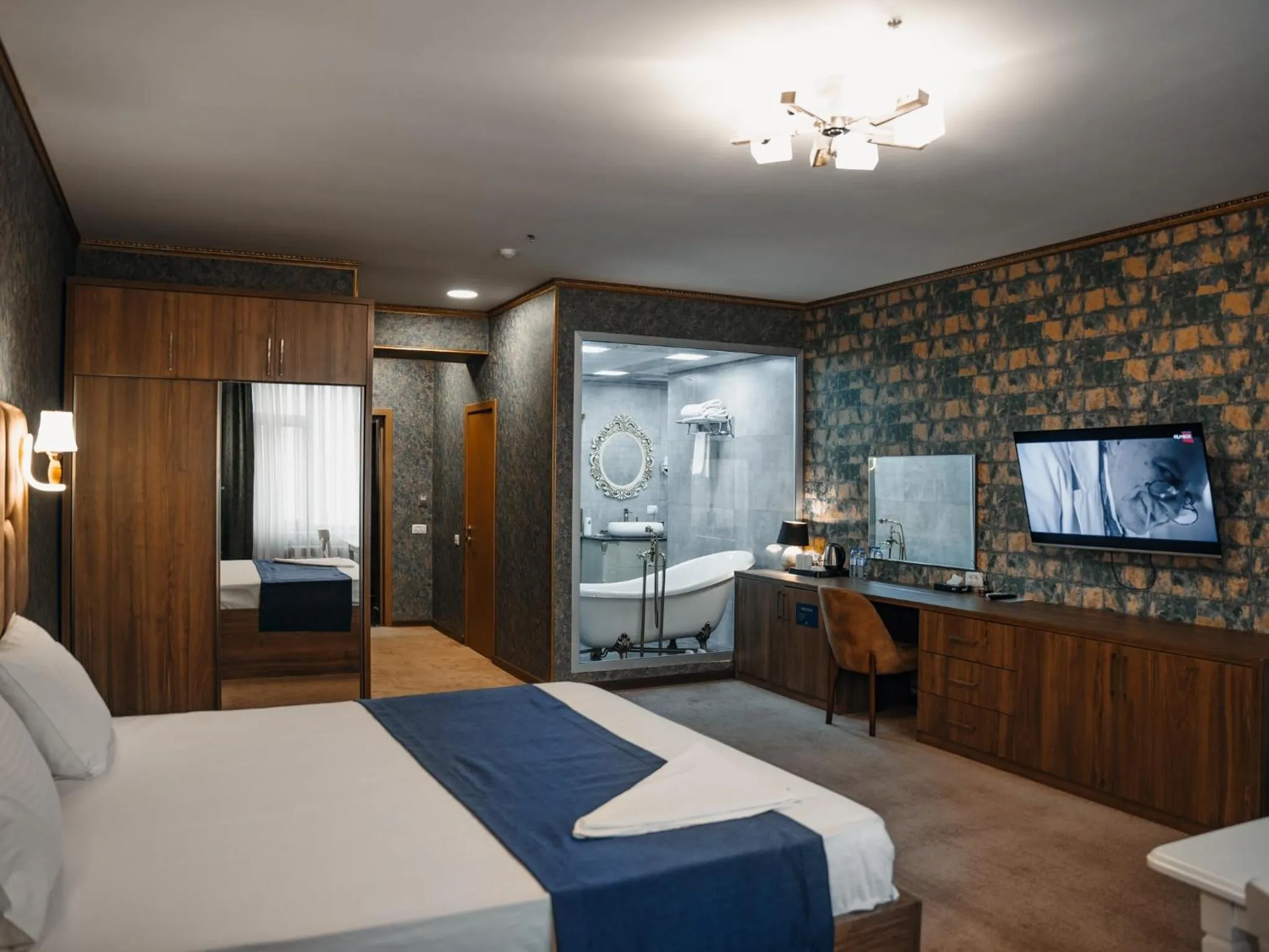 Photo of the whole room, Bed in Alison Boulevard Hotel