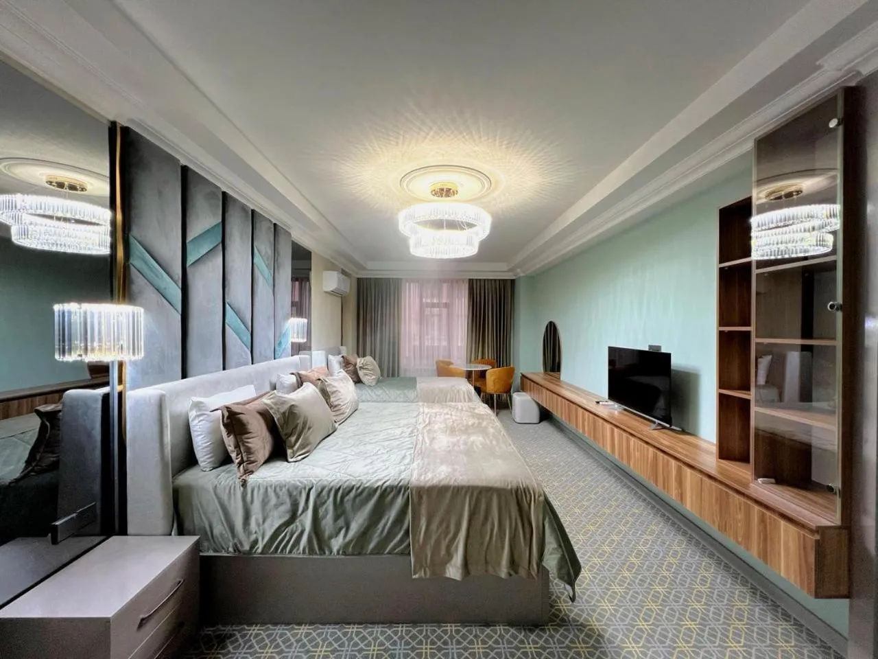 Bedroom, Bed in Alison Boulevard Hotel