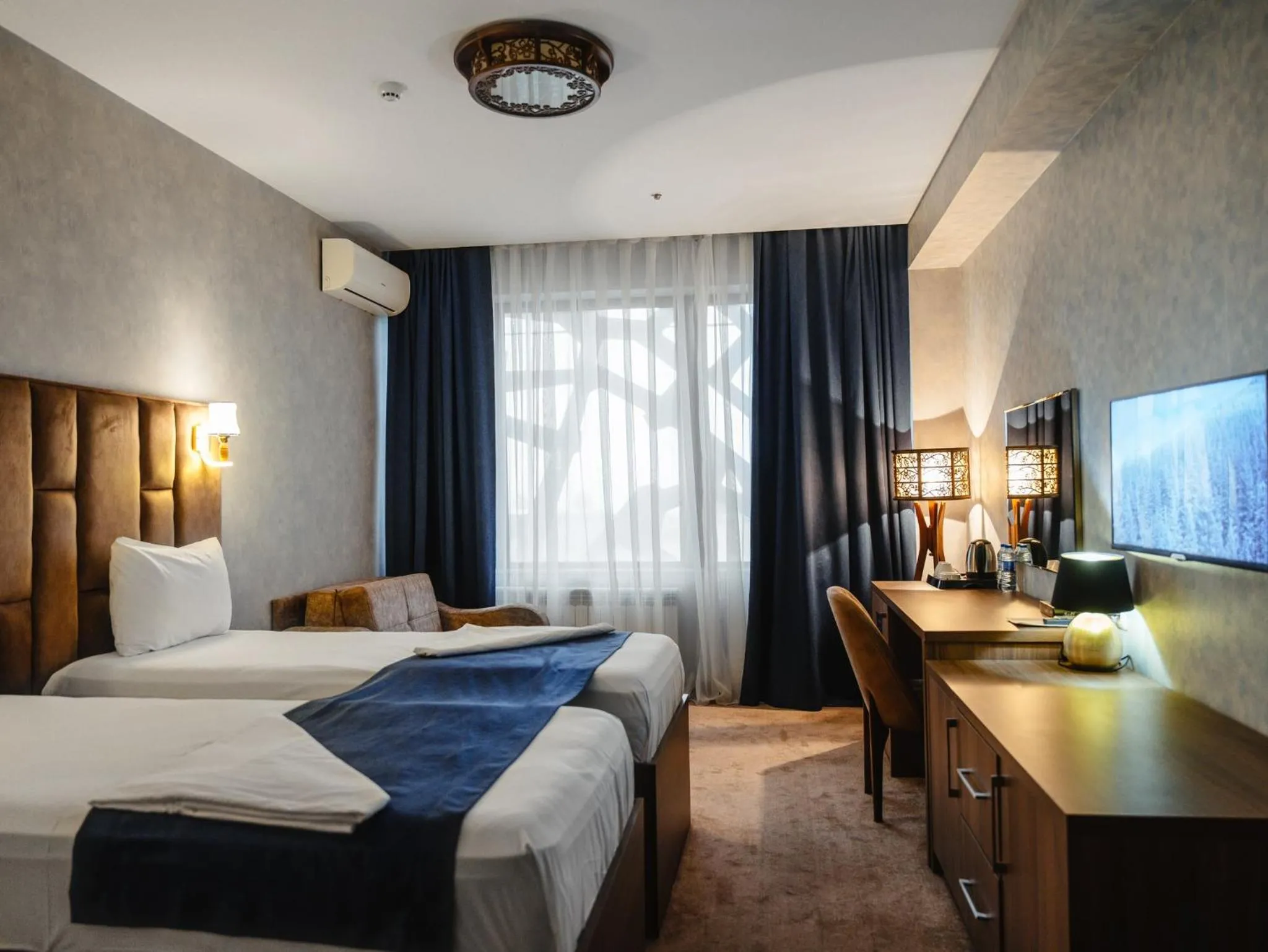 Bedroom, Bed in Alison Boulevard Hotel
