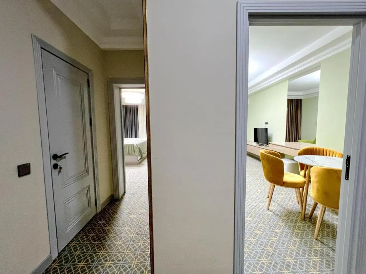Photo of the whole room in Alison Boulevard Hotel