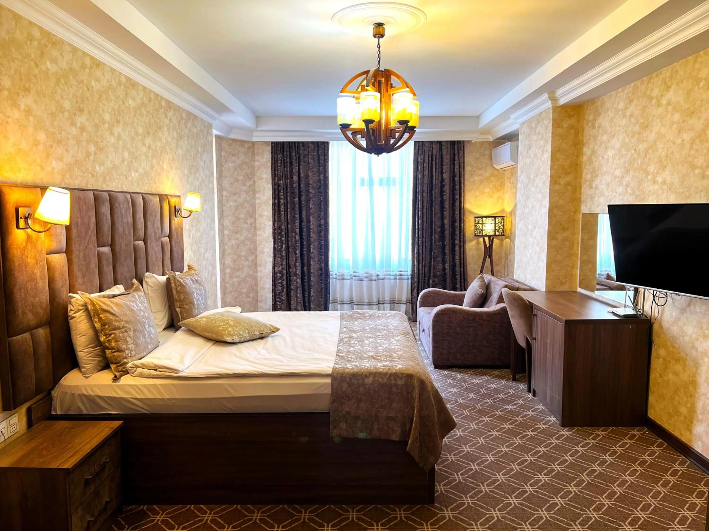 Bedroom, Bed in Alison Boulevard Hotel
