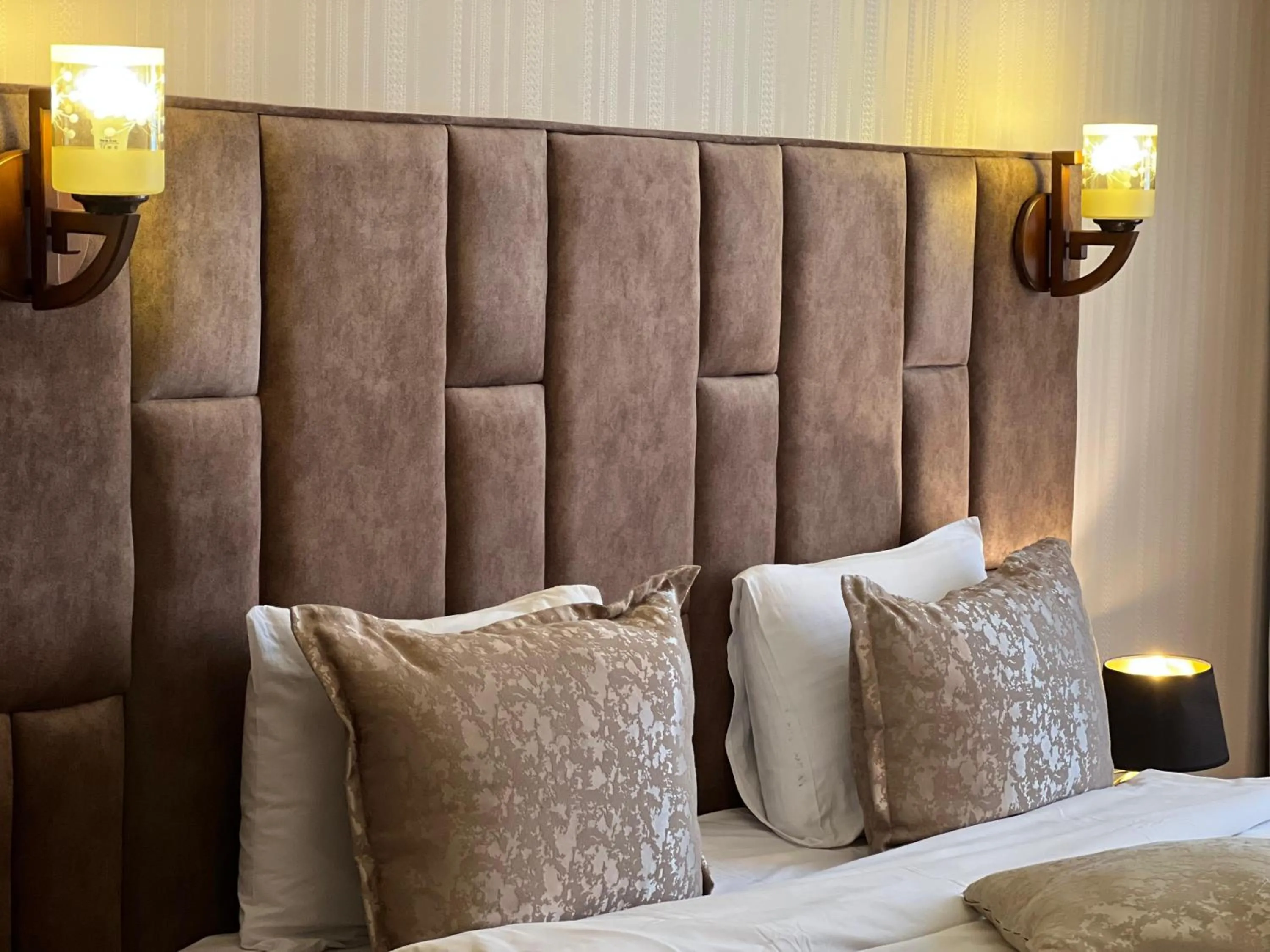 Bed in Alison Boulevard Hotel