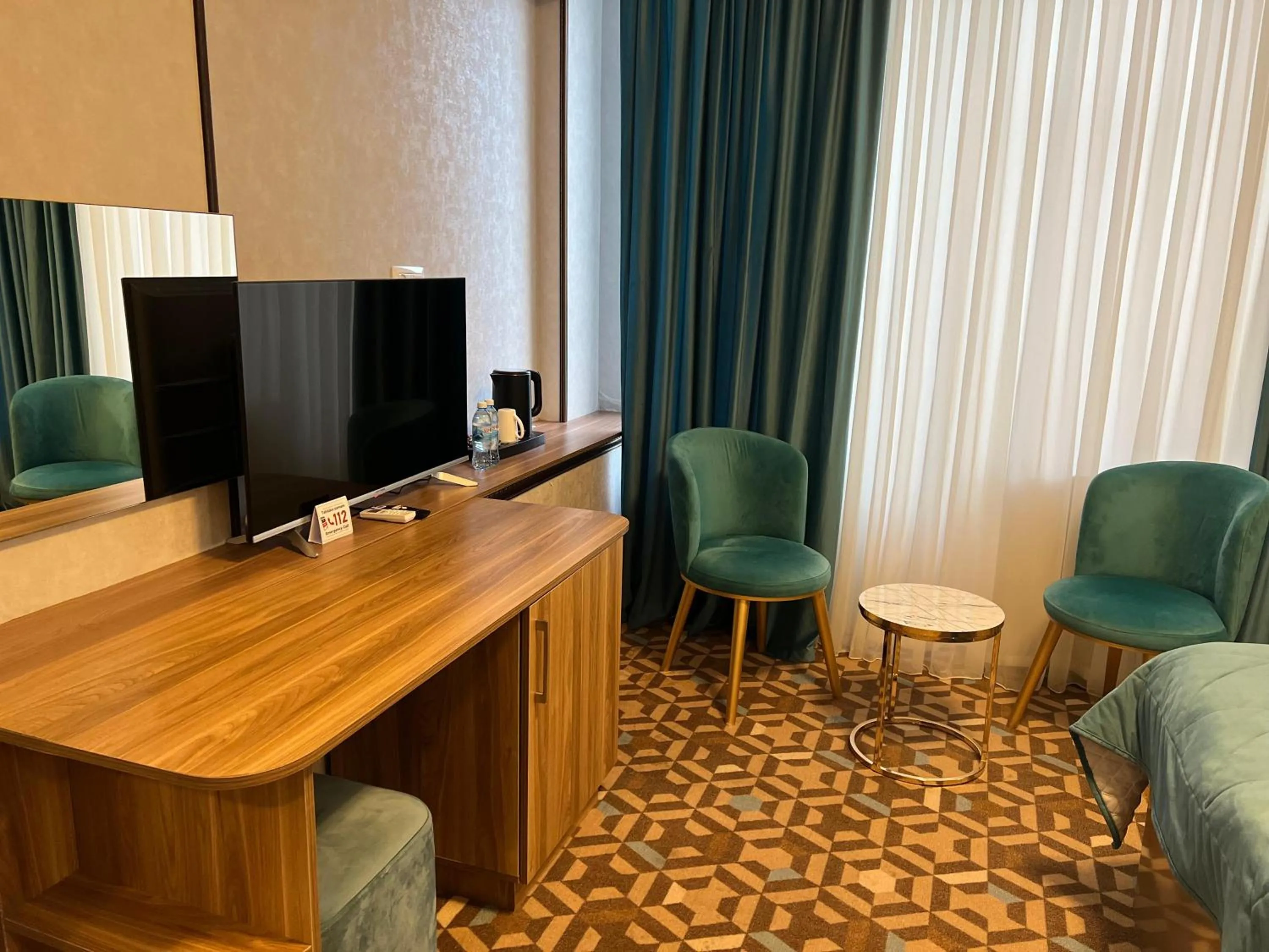 Seating area in Alison Boulevard Hotel