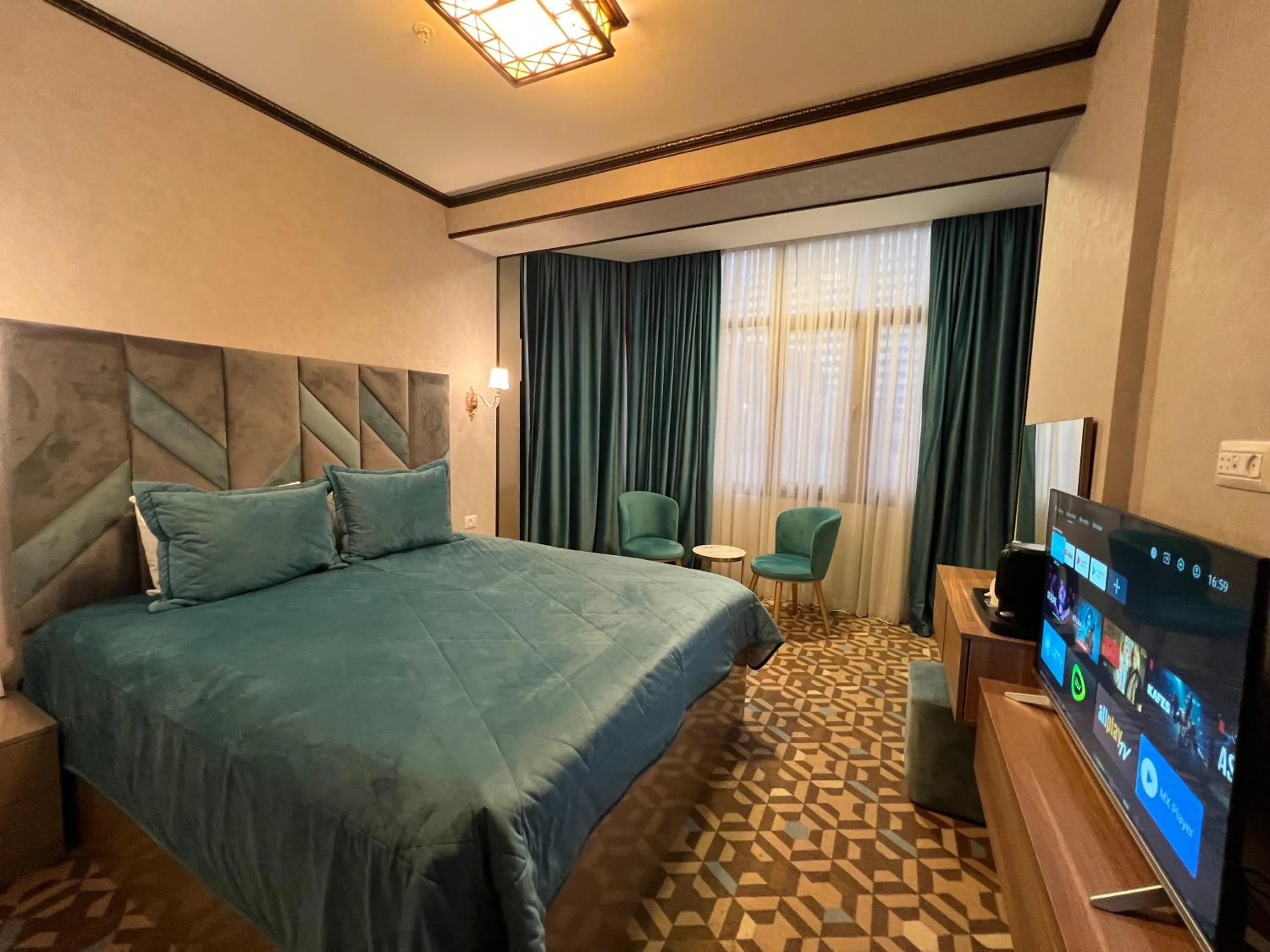 Bedroom, Bed in Alison Boulevard Hotel