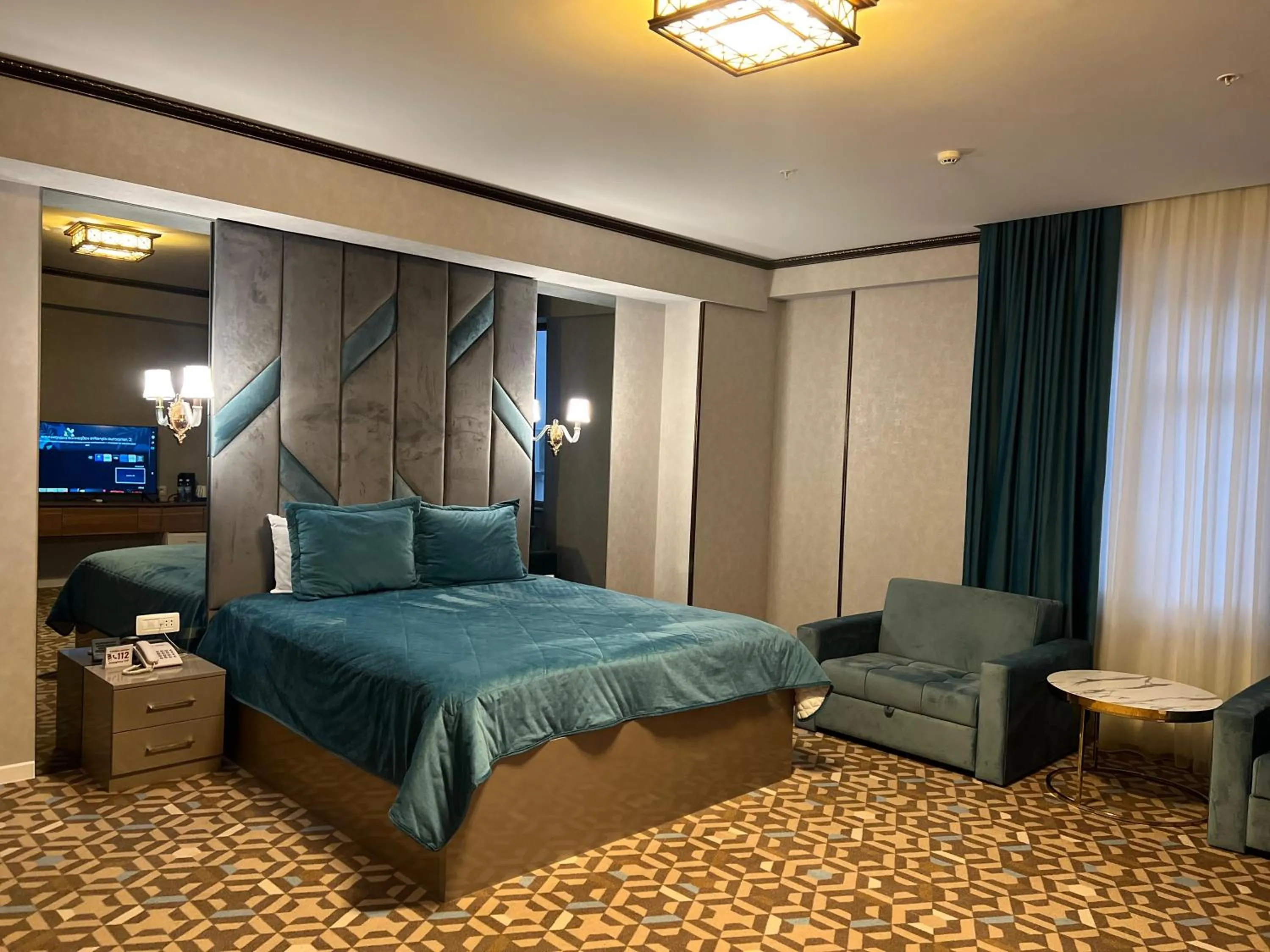 Bedroom, Bed in Alison Boulevard Hotel