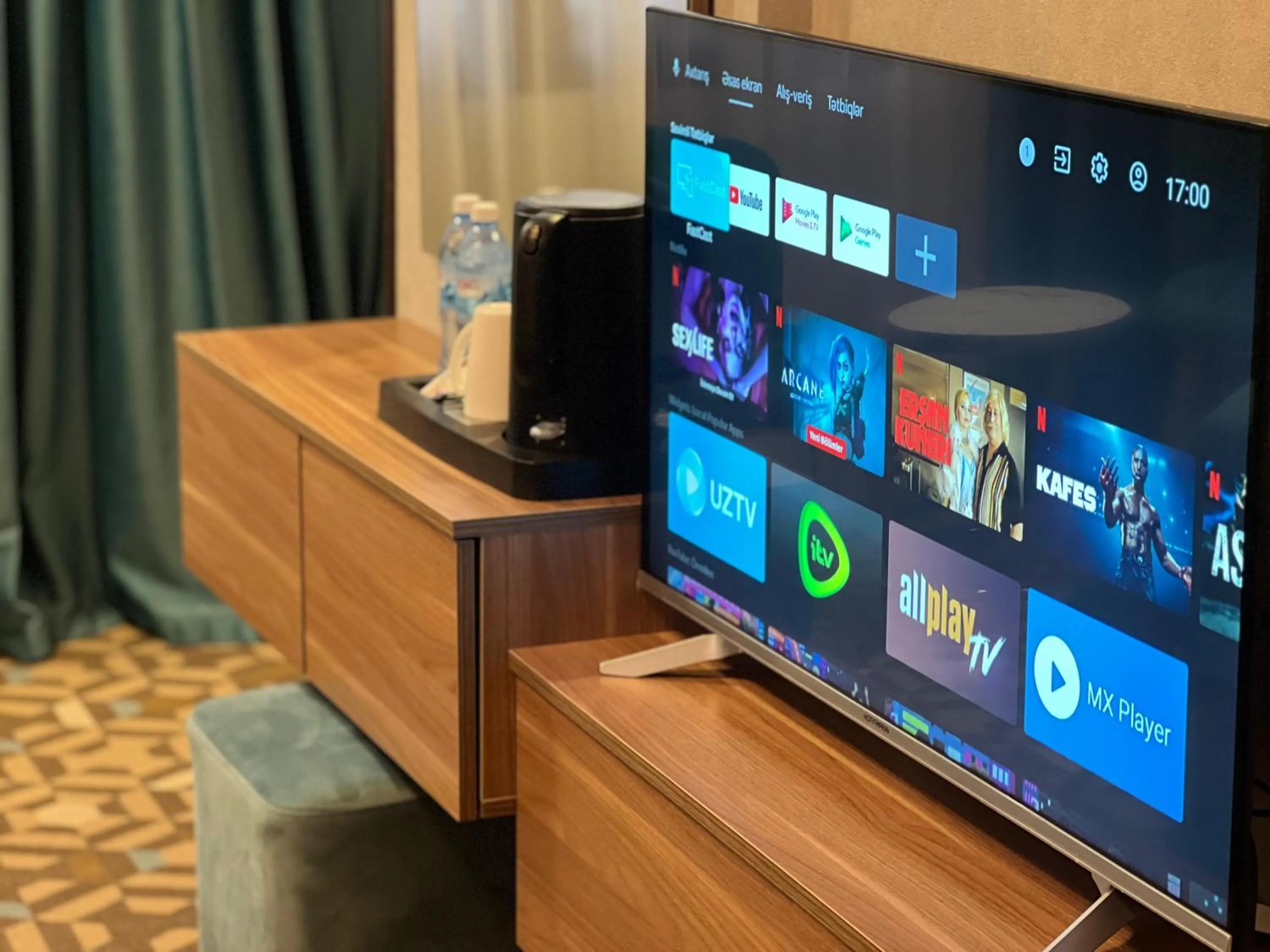 TV and multimedia in Alison Boulevard Hotel