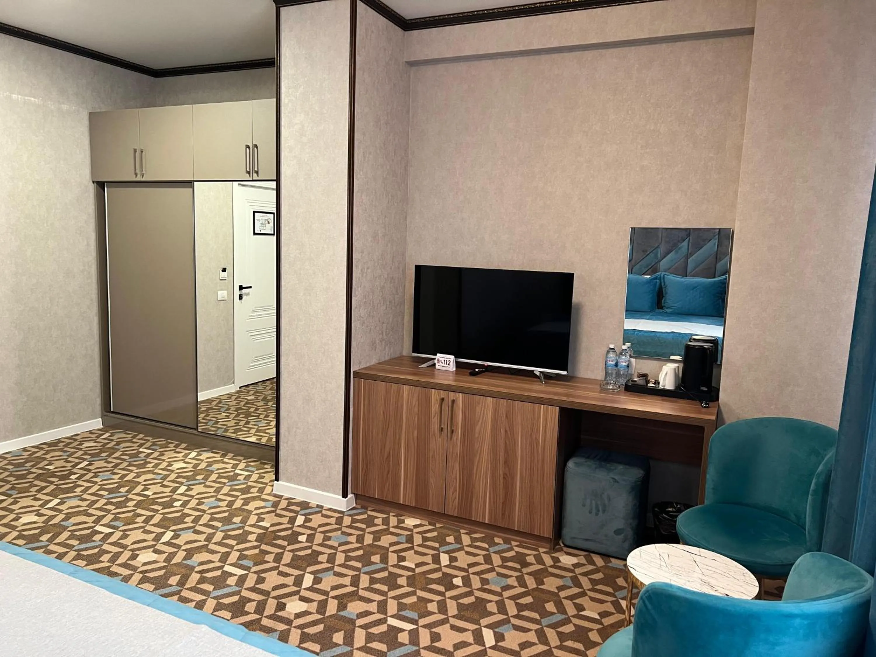 Seating area in Alison Boulevard Hotel