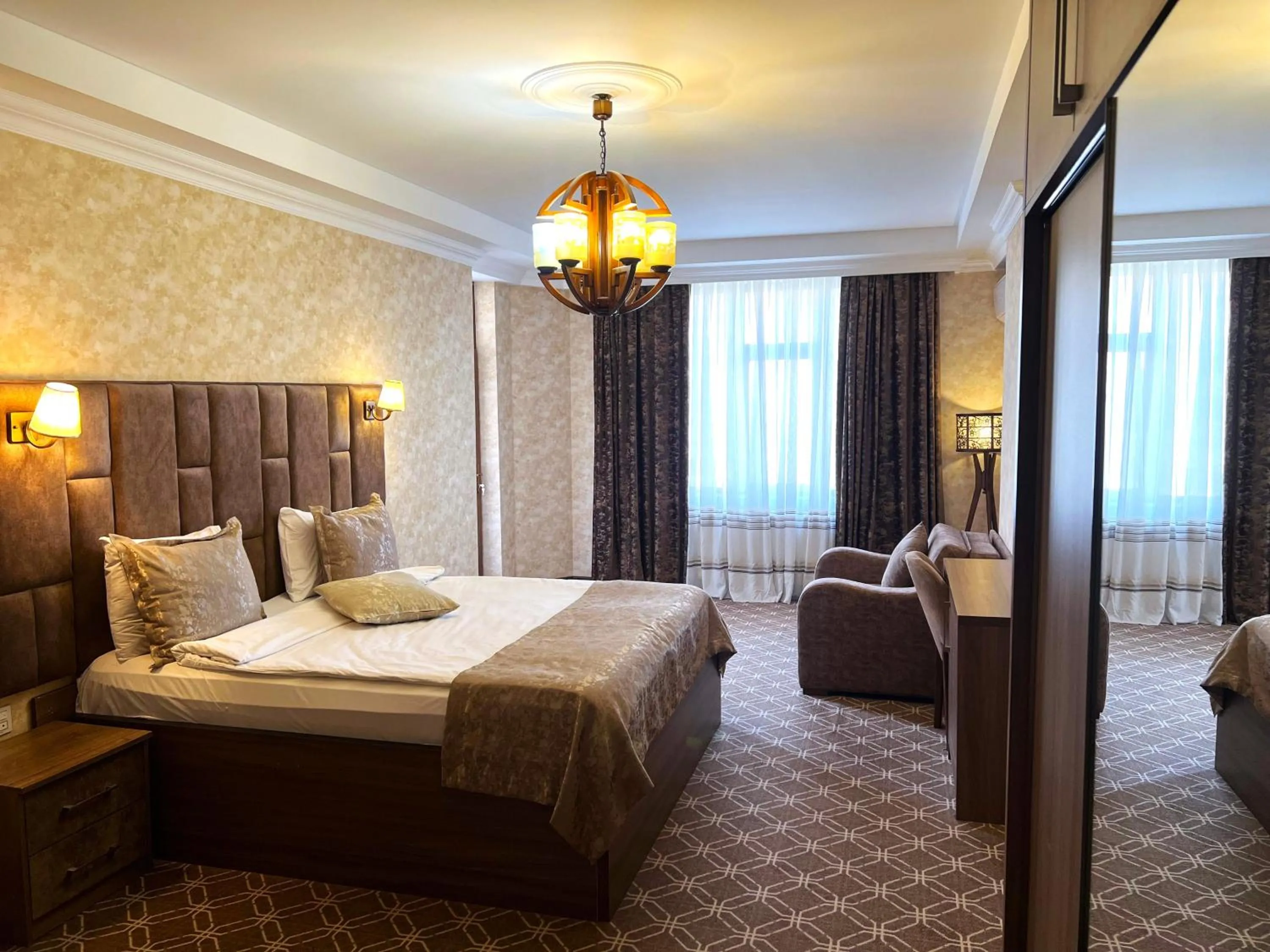 Bedroom, Bed in Alison Boulevard Hotel
