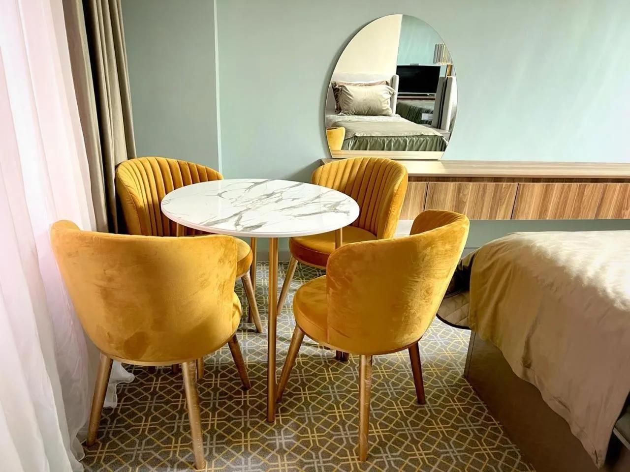 Seating area in Alison Boulevard Hotel