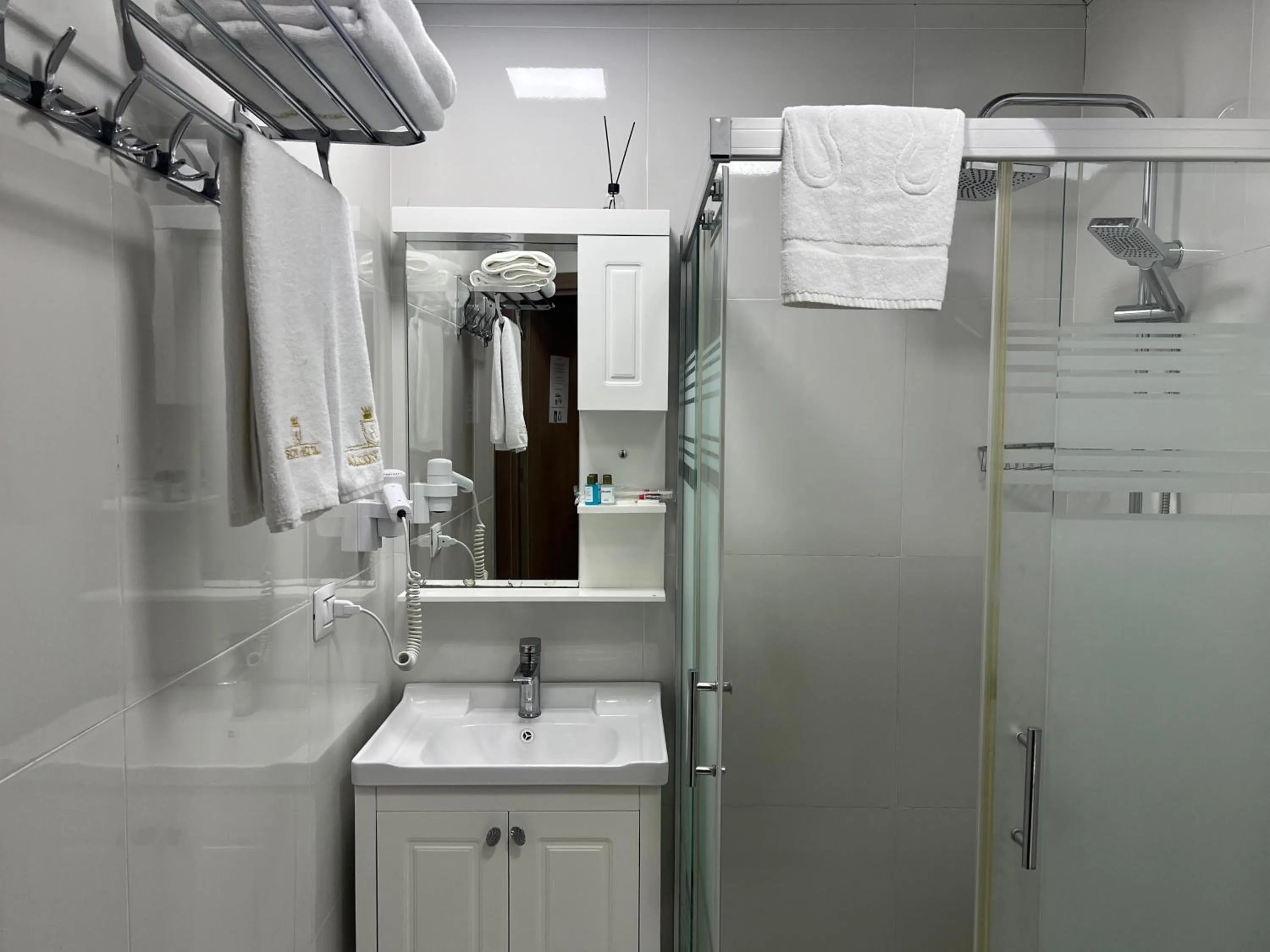 Bathroom in Alison Boulevard Hotel