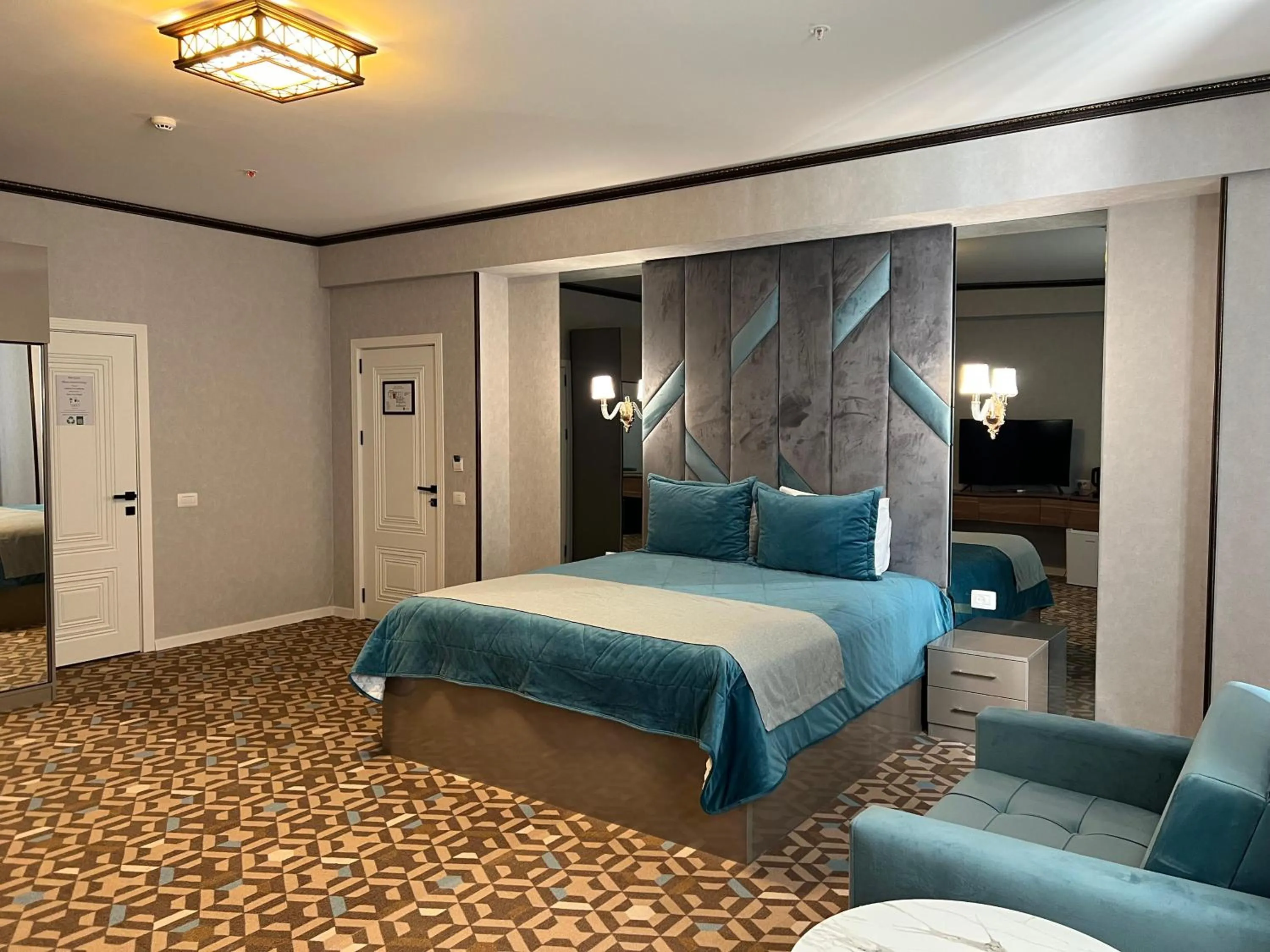 Bedroom, Bed in Alison Boulevard Hotel
