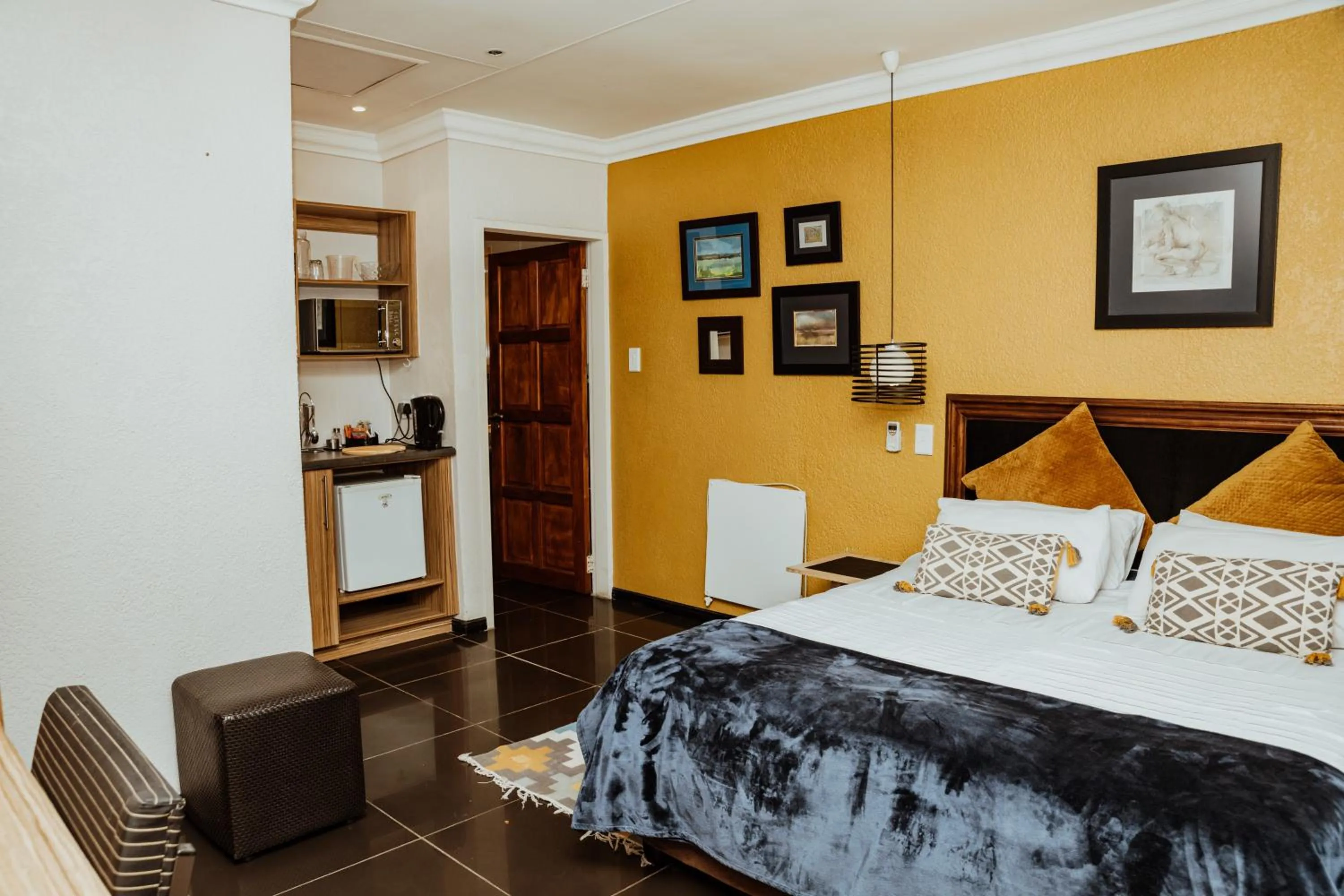 Kitchen or kitchenette in Ons Dorpshuis Guesthouse