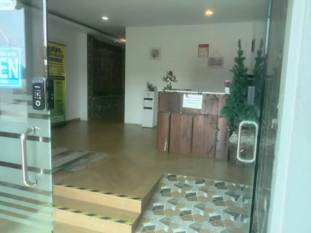 LE dEON HOTEL Former Pine Hotel