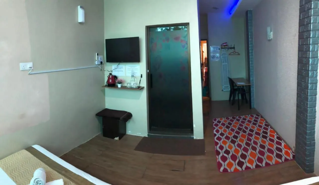 LE dEON HOTEL Former Pine Hotel