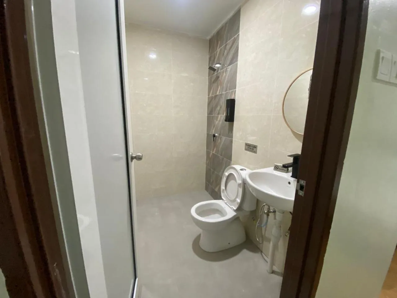 LE dEON HOTEL Former Pine Hotel