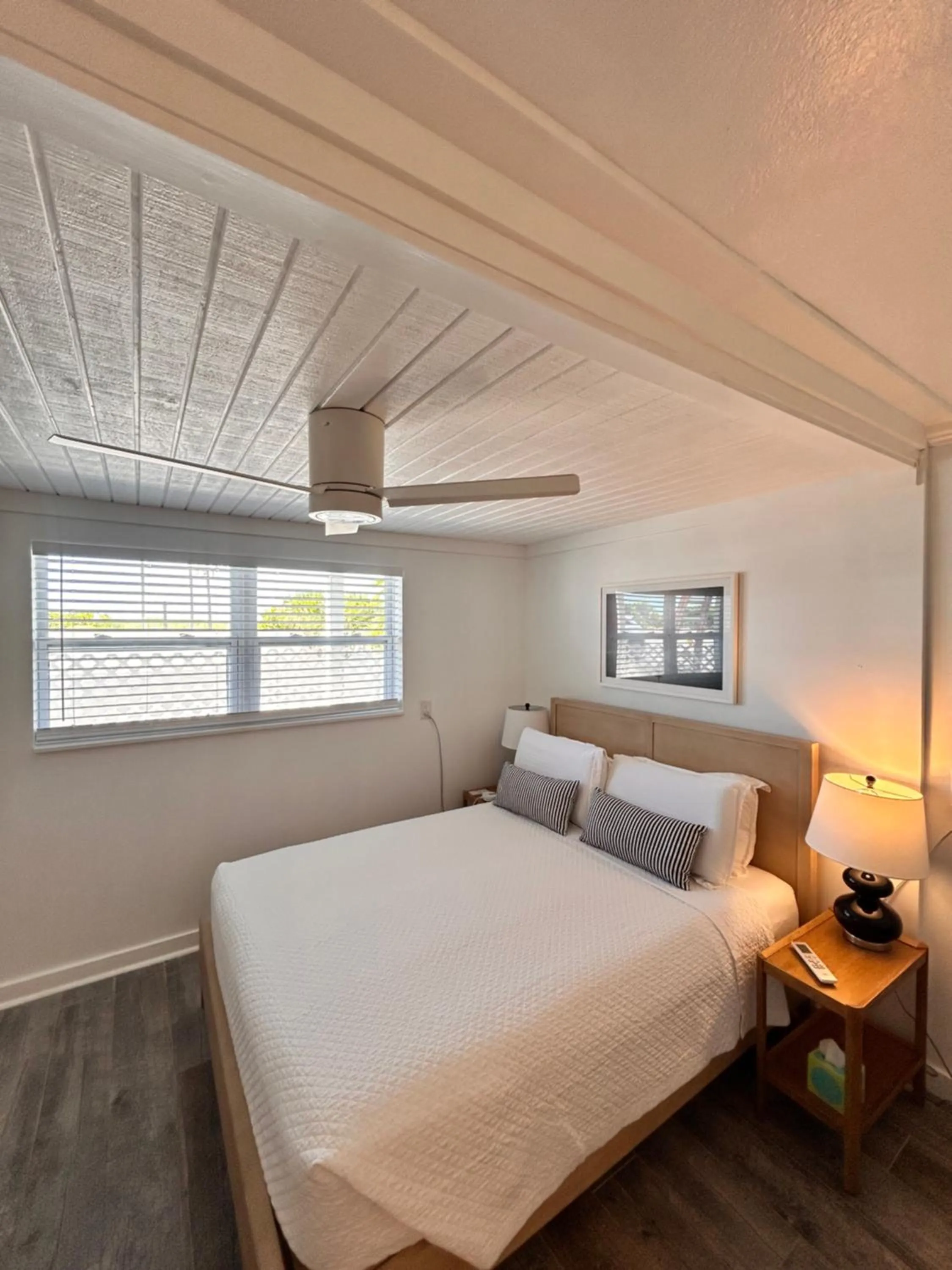 Bedroom, Bed in Inn on the Beach