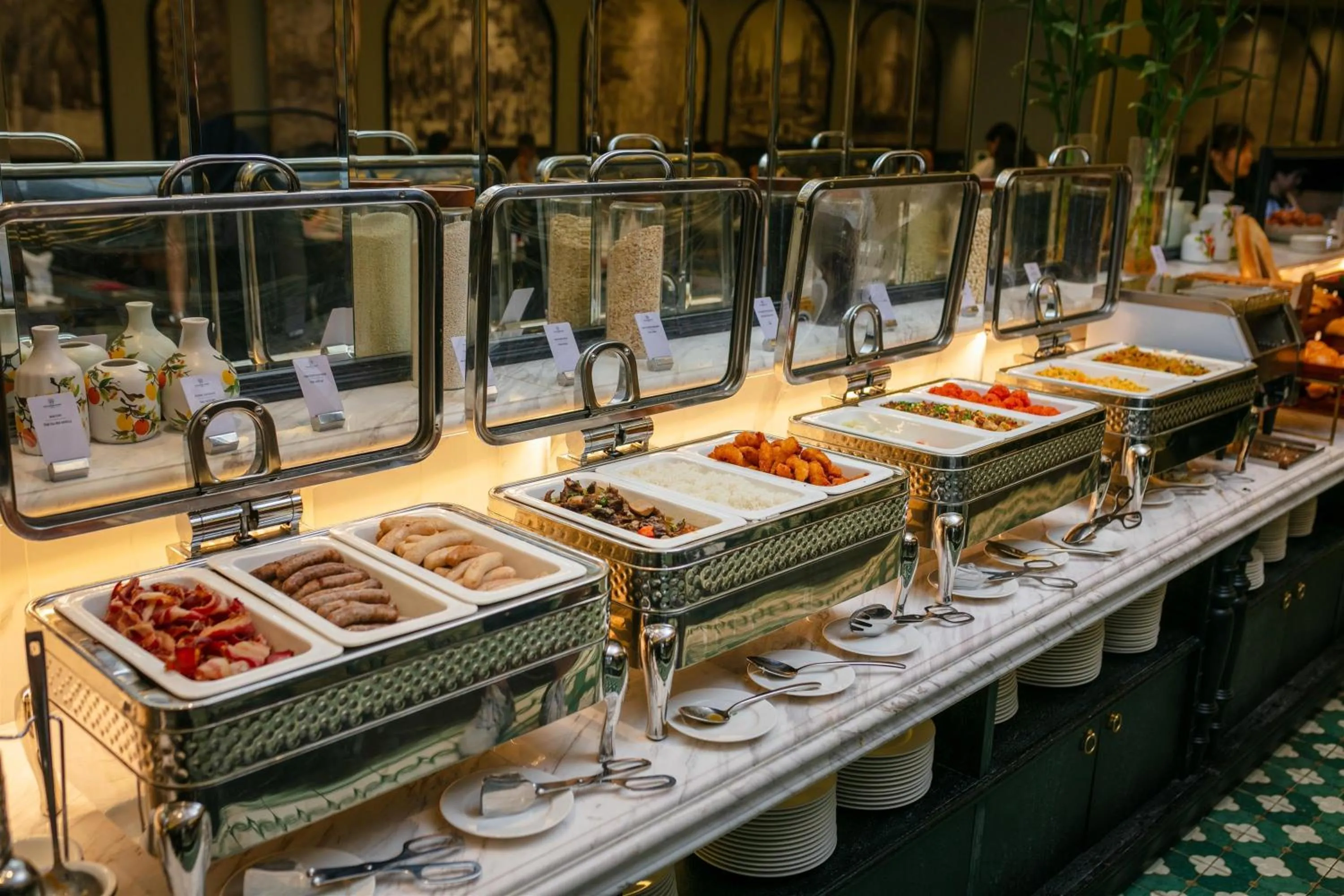 Food and drinks in THE LEGEND HANOI Hotel