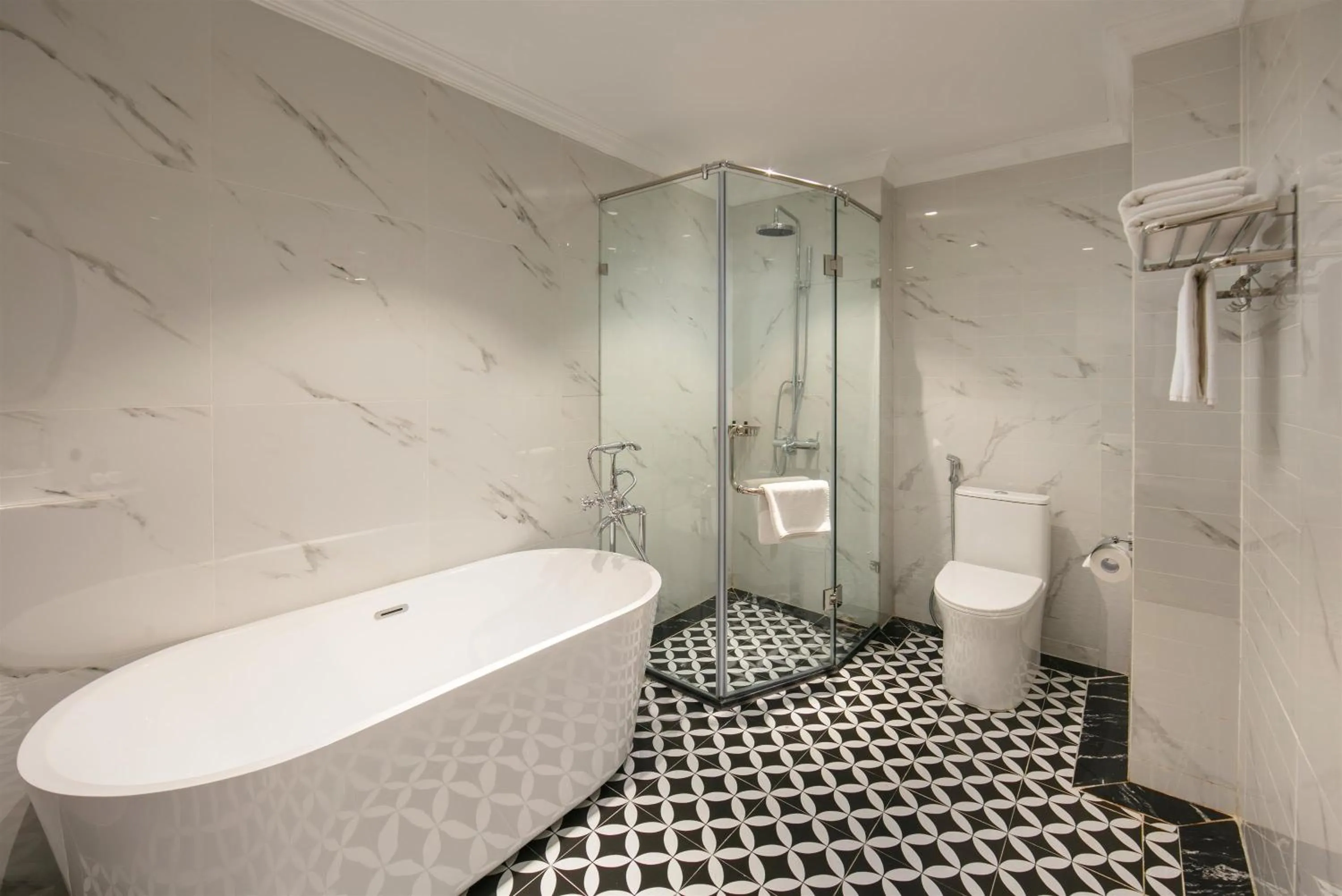 Shower in THE LEGEND HANOI Hotel