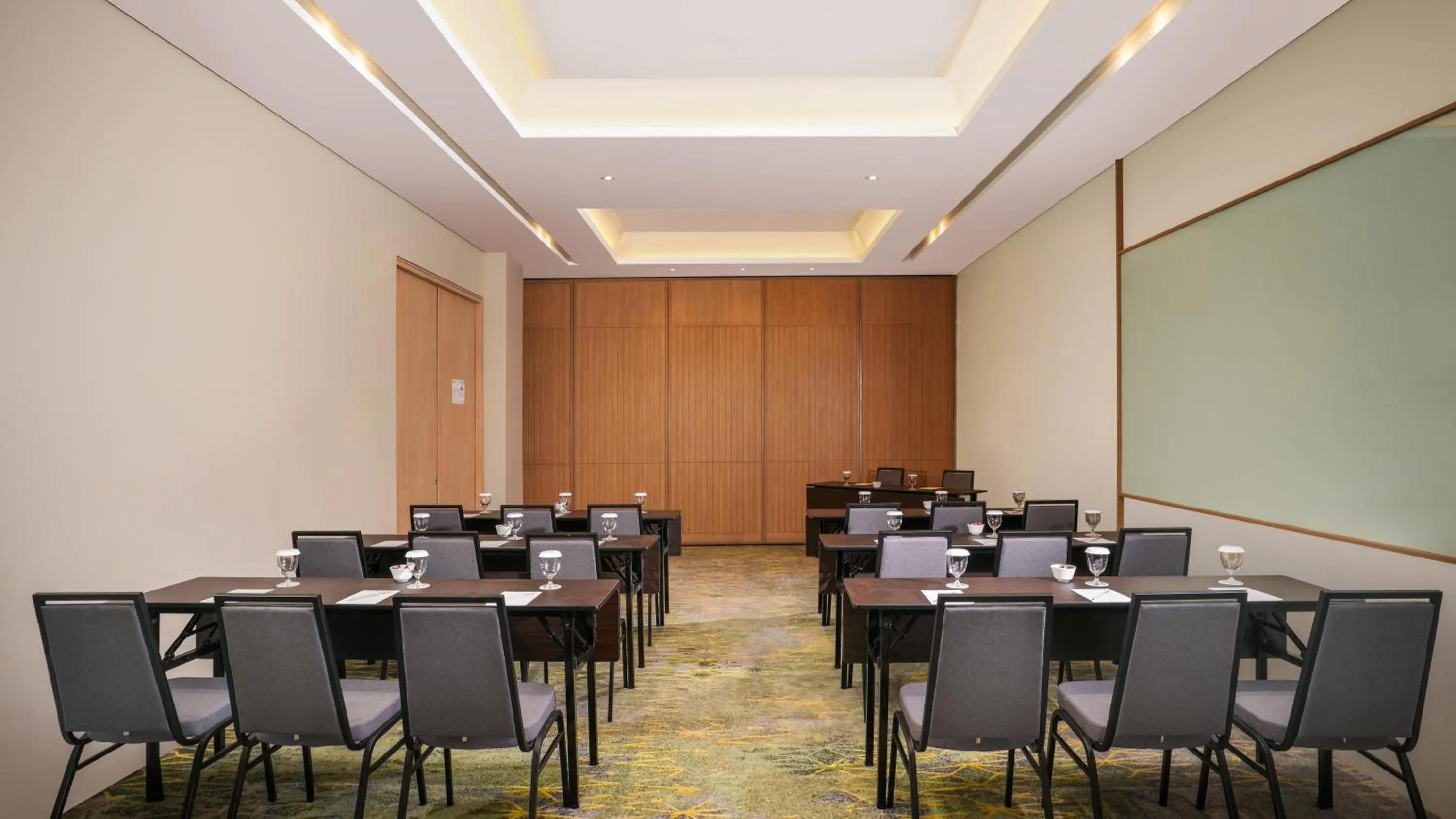 Meeting/conference room in Swiss-Belinn Indramayu