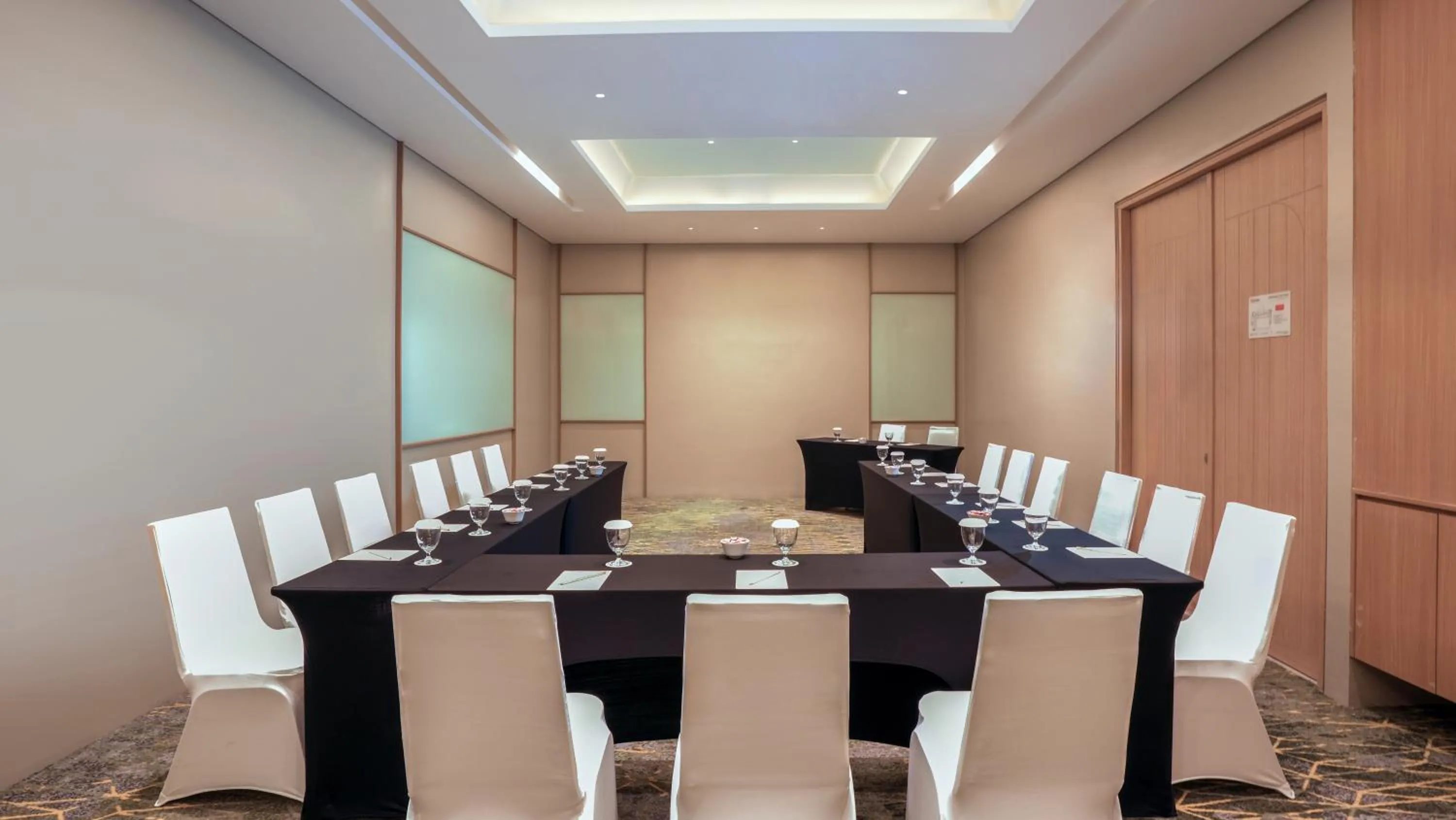 Meeting/conference room in Swiss-Belinn Indramayu