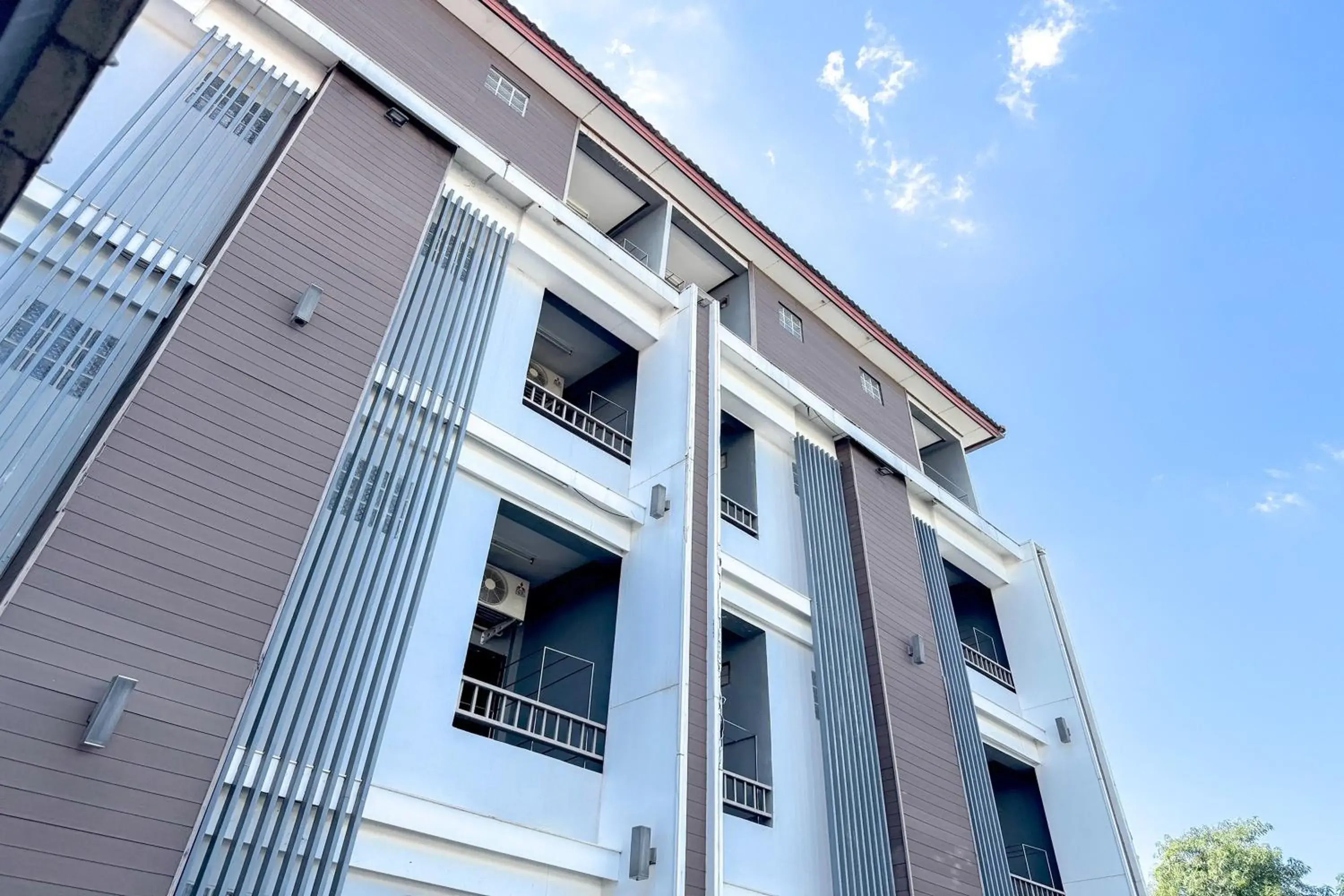 Property building in Jitrawadee Hotel Property building in Jitrawadee Hotel