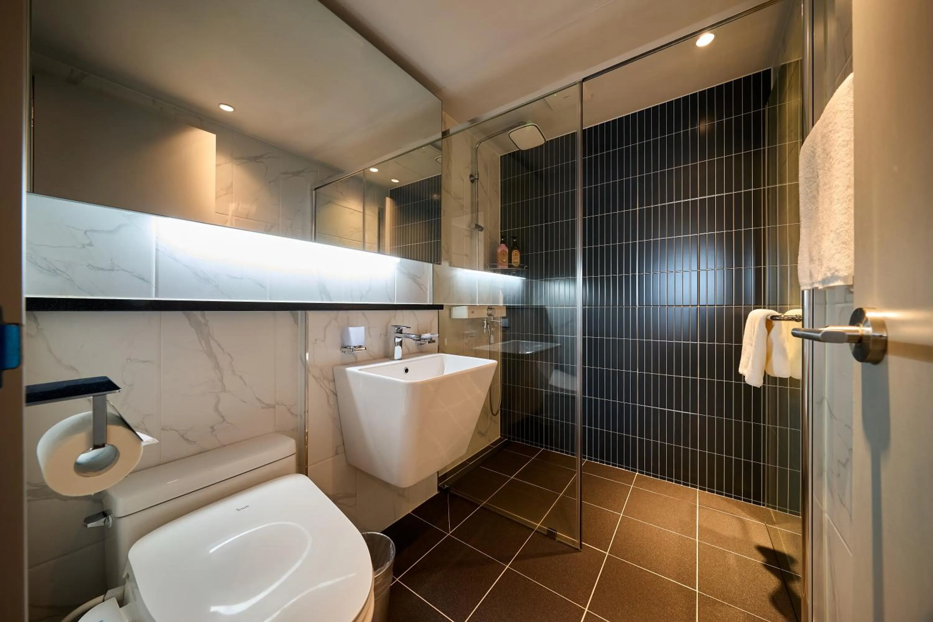 Toilet in Hotel Sollavue