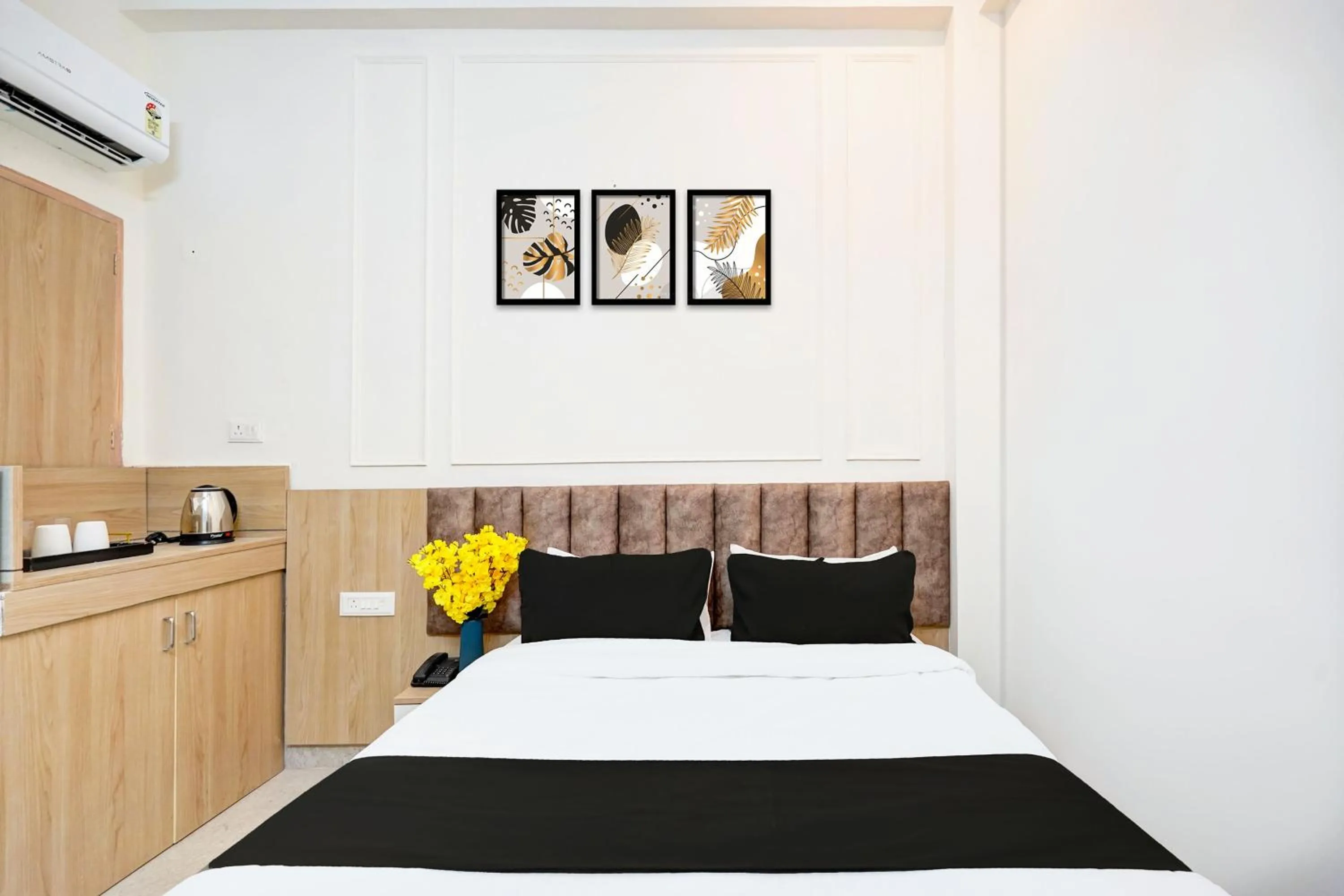 Bedroom, Bed in Super Collection O Surajpur Chowk Greater Noida