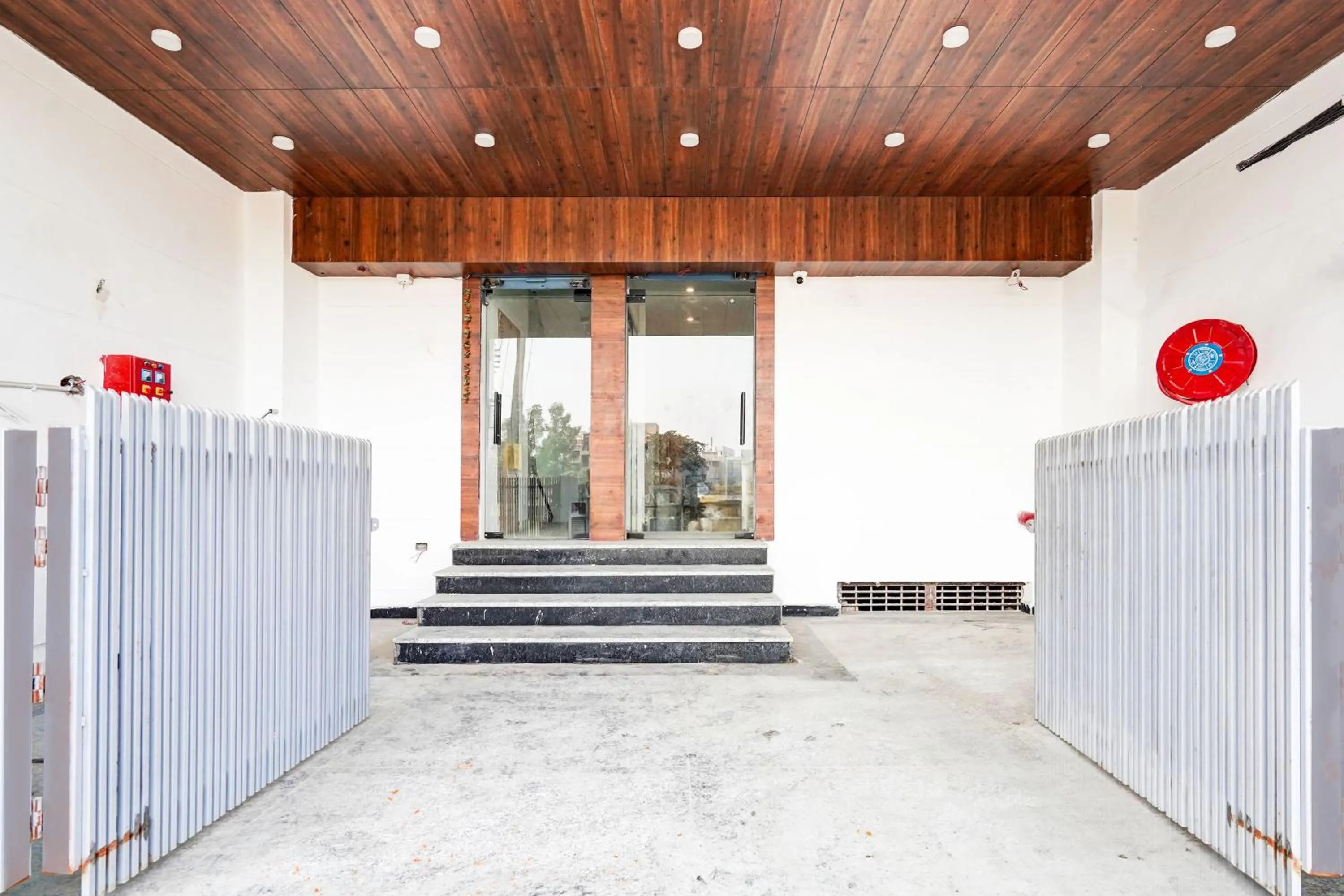 Facade/entrance in Super Collection O Surajpur Chowk Greater Noida