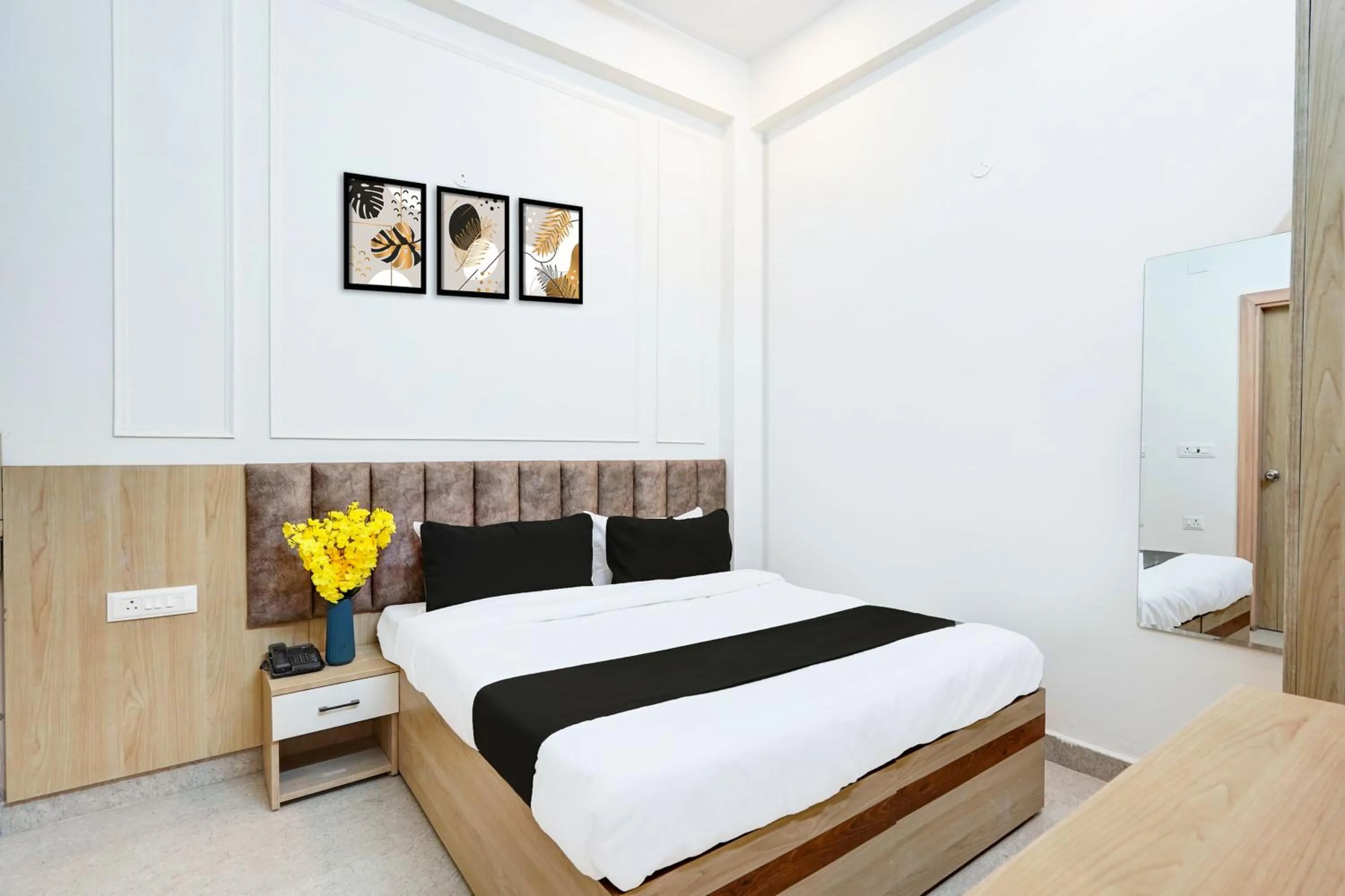 Bedroom, Bed in Super Collection O Surajpur Chowk Greater Noida
