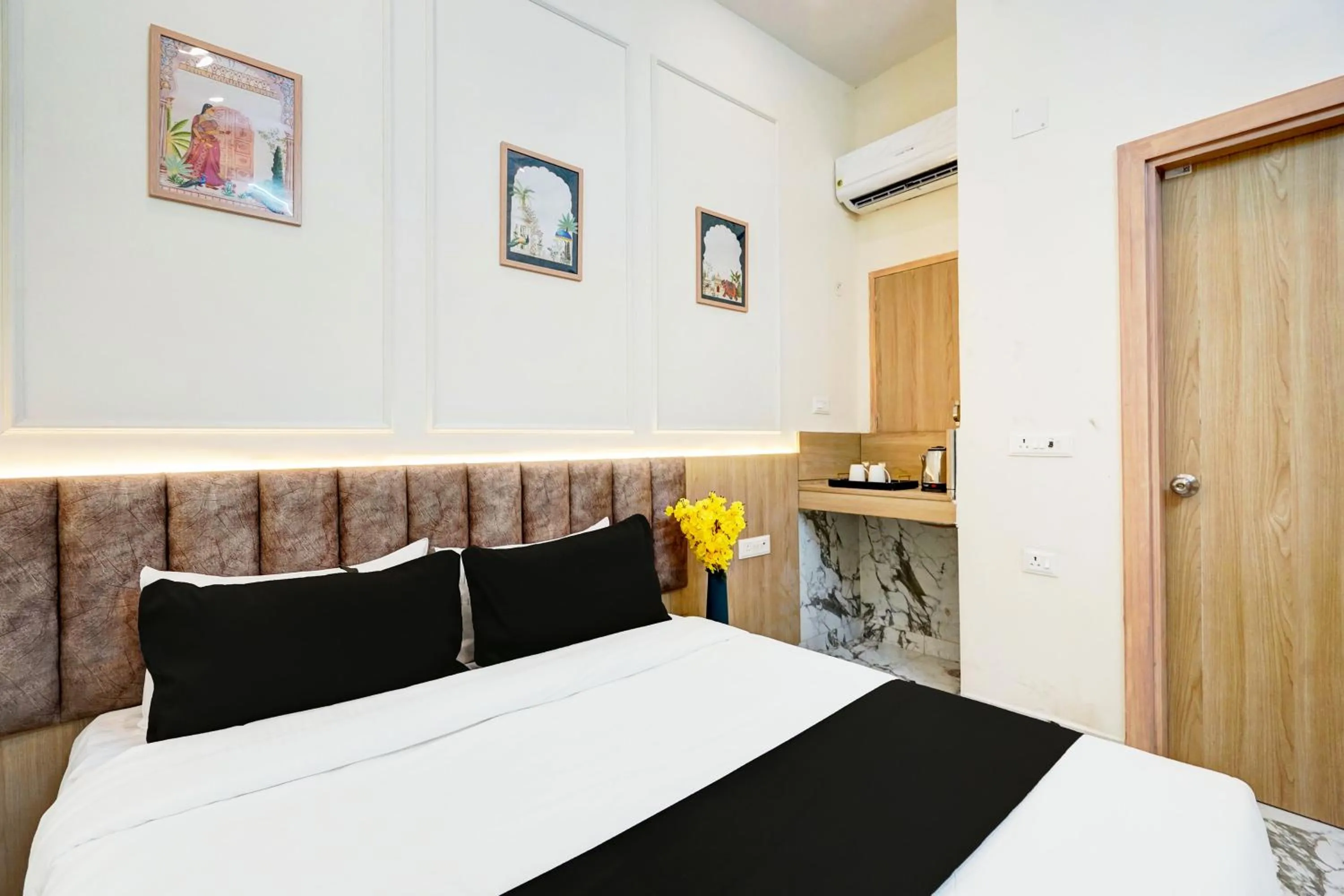 Bedroom, Bed in Super Collection O Surajpur Chowk Greater Noida