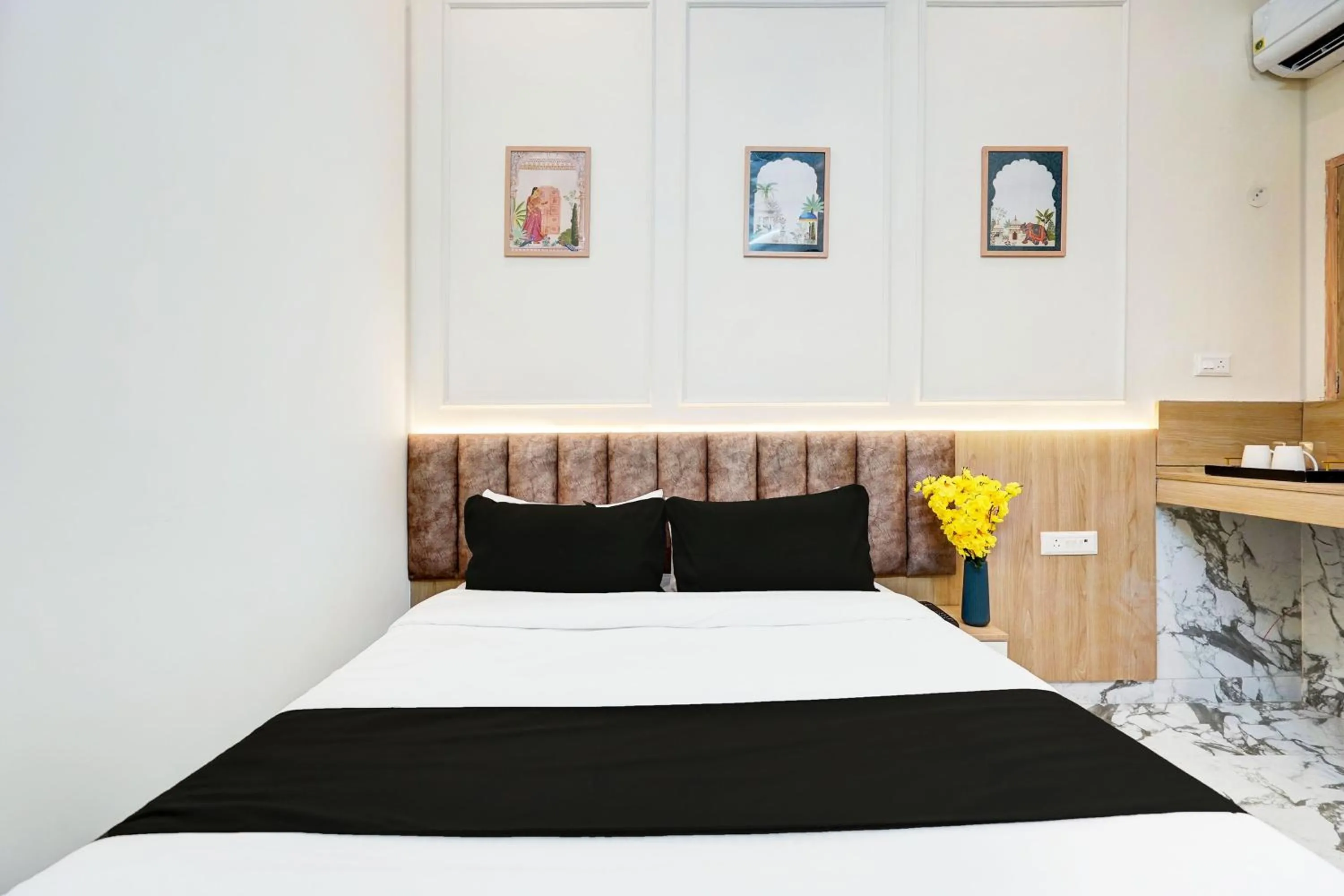 Bedroom, Bed in Super Collection O Surajpur Chowk Greater Noida