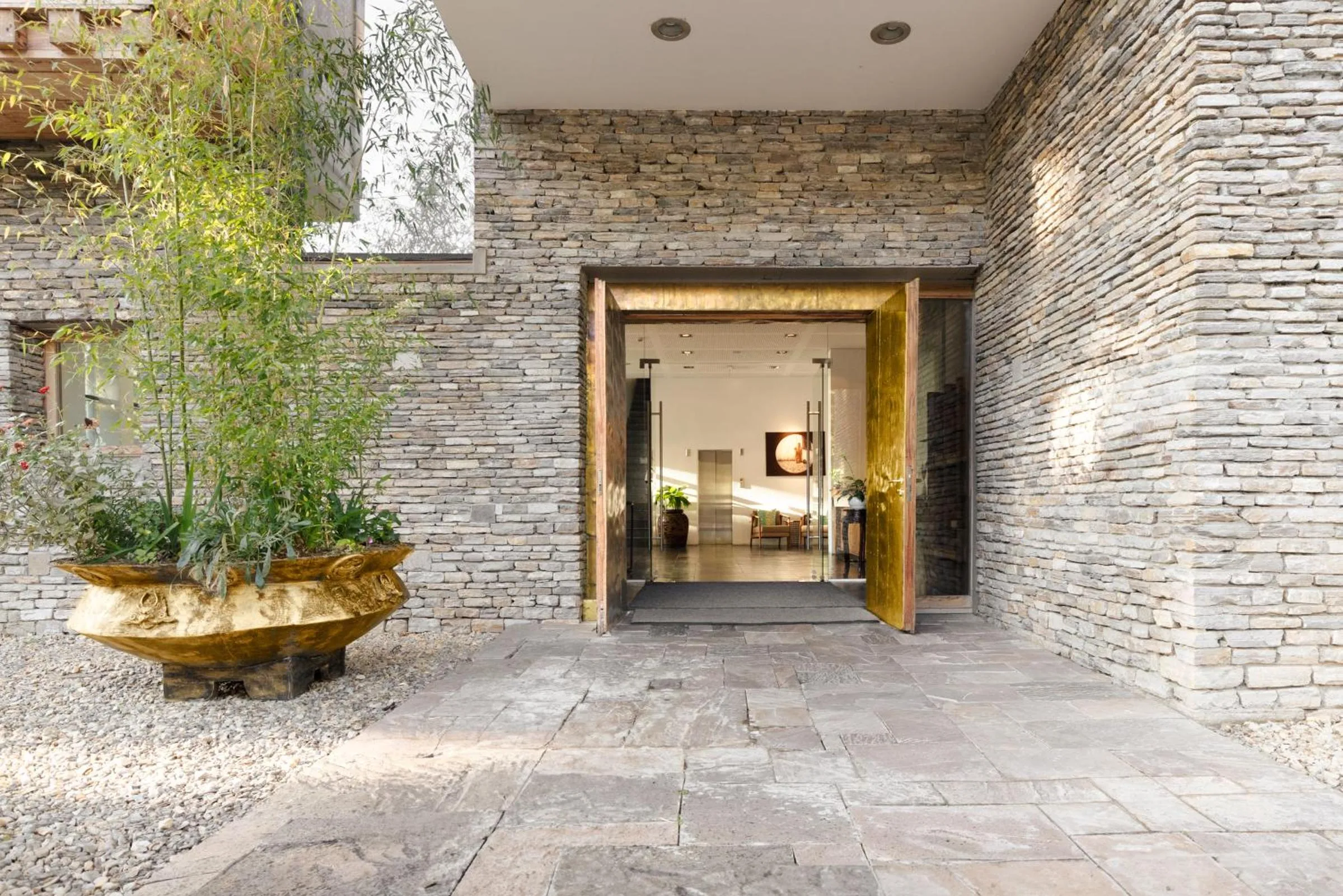 Facade/entrance in Zhiwaling Ascent