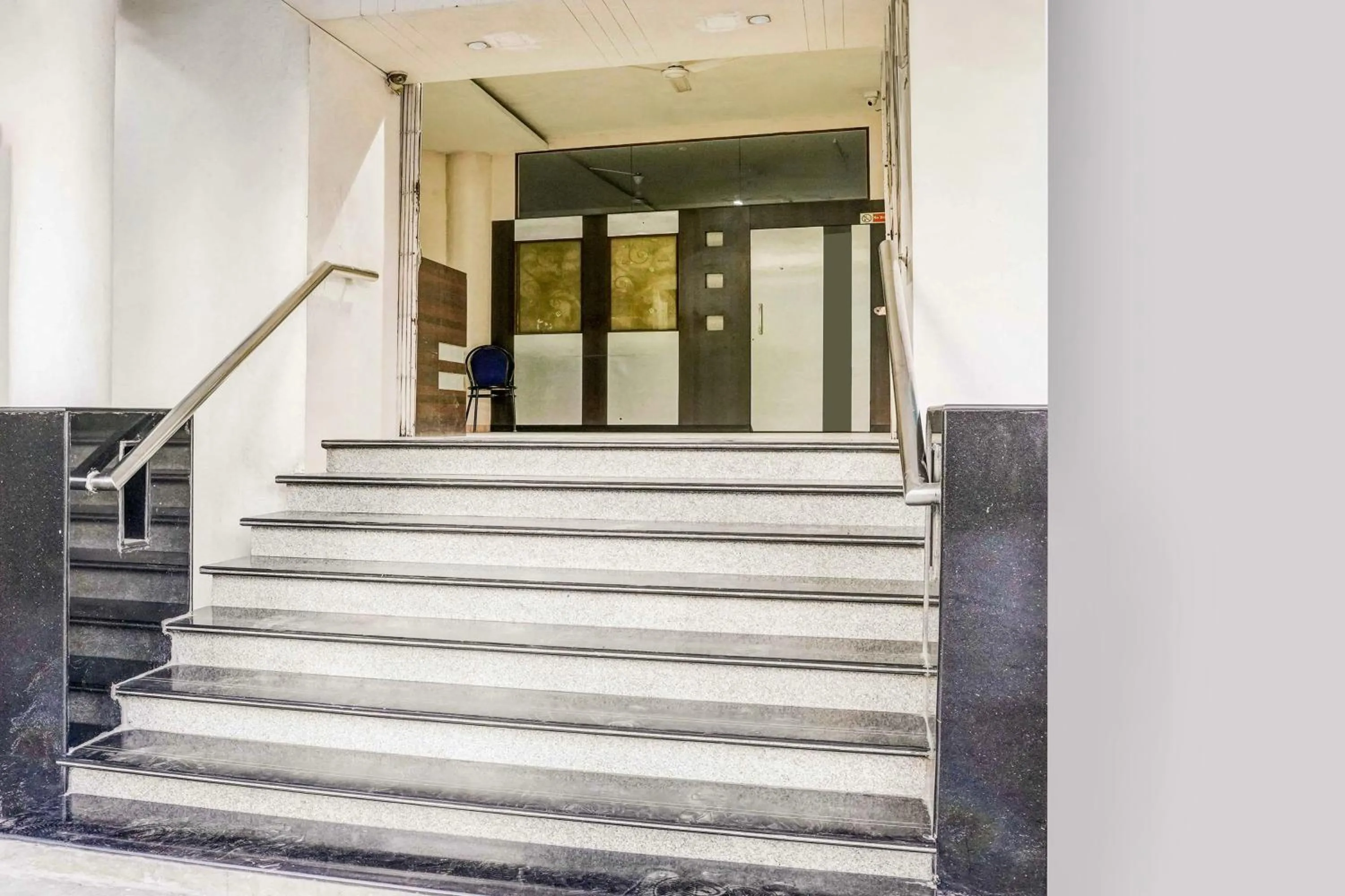 Facade/entrance in Super Hotel O Nashik