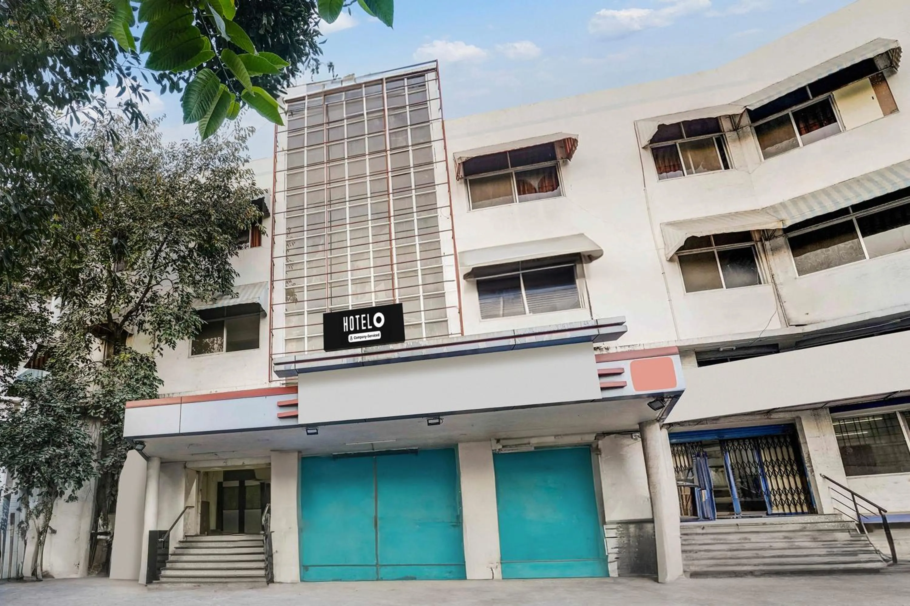 Facade/entrance in Super Hotel O Nashik