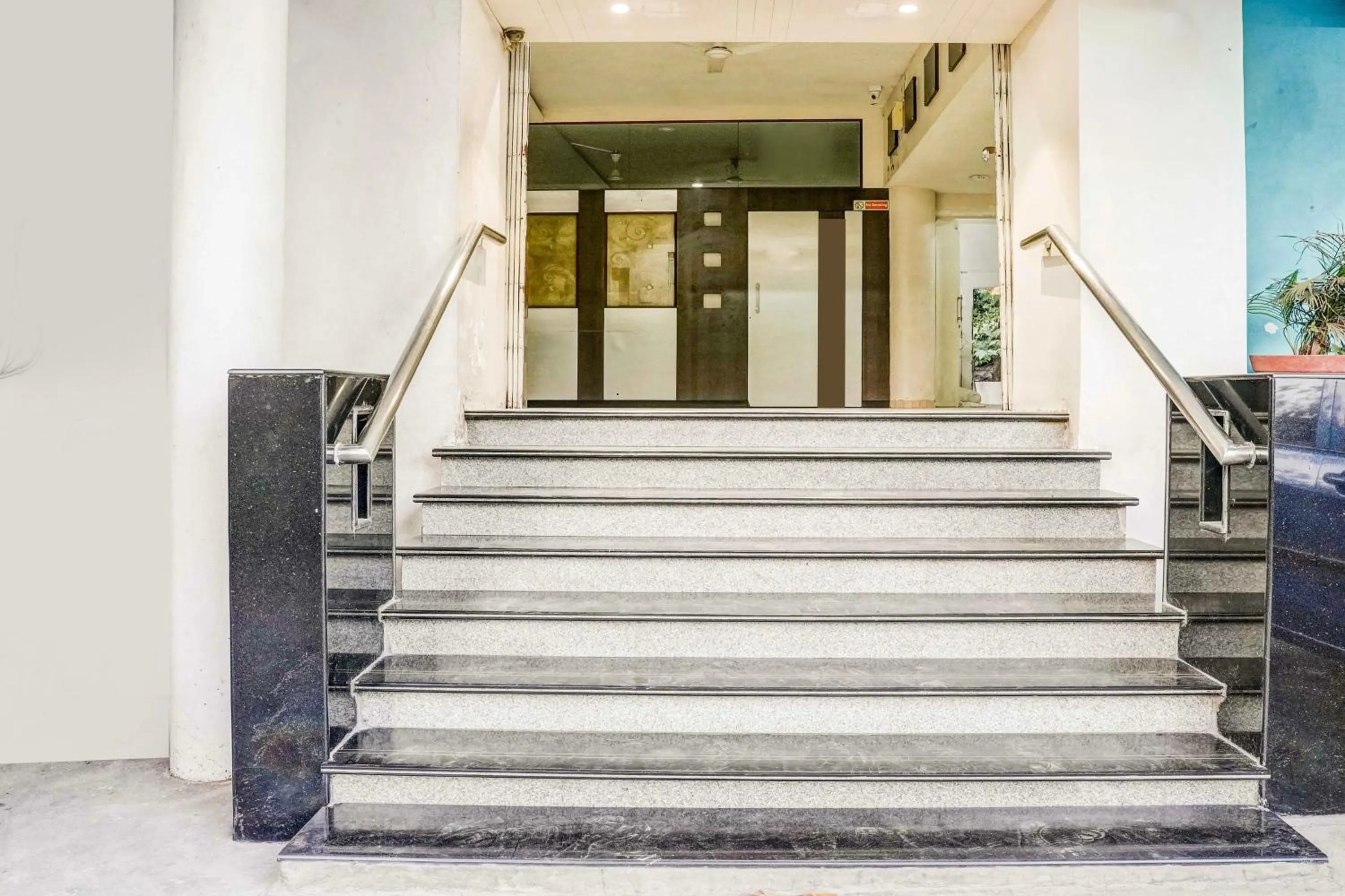 Facade/entrance in Super Hotel O Nashik