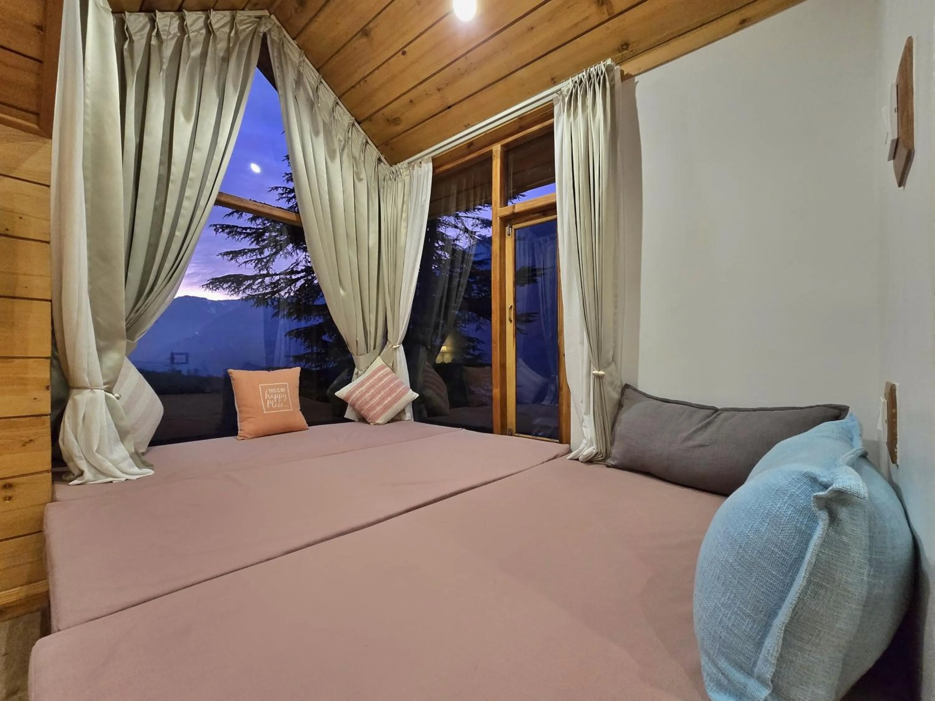 Bed in Hygge Home Manali
