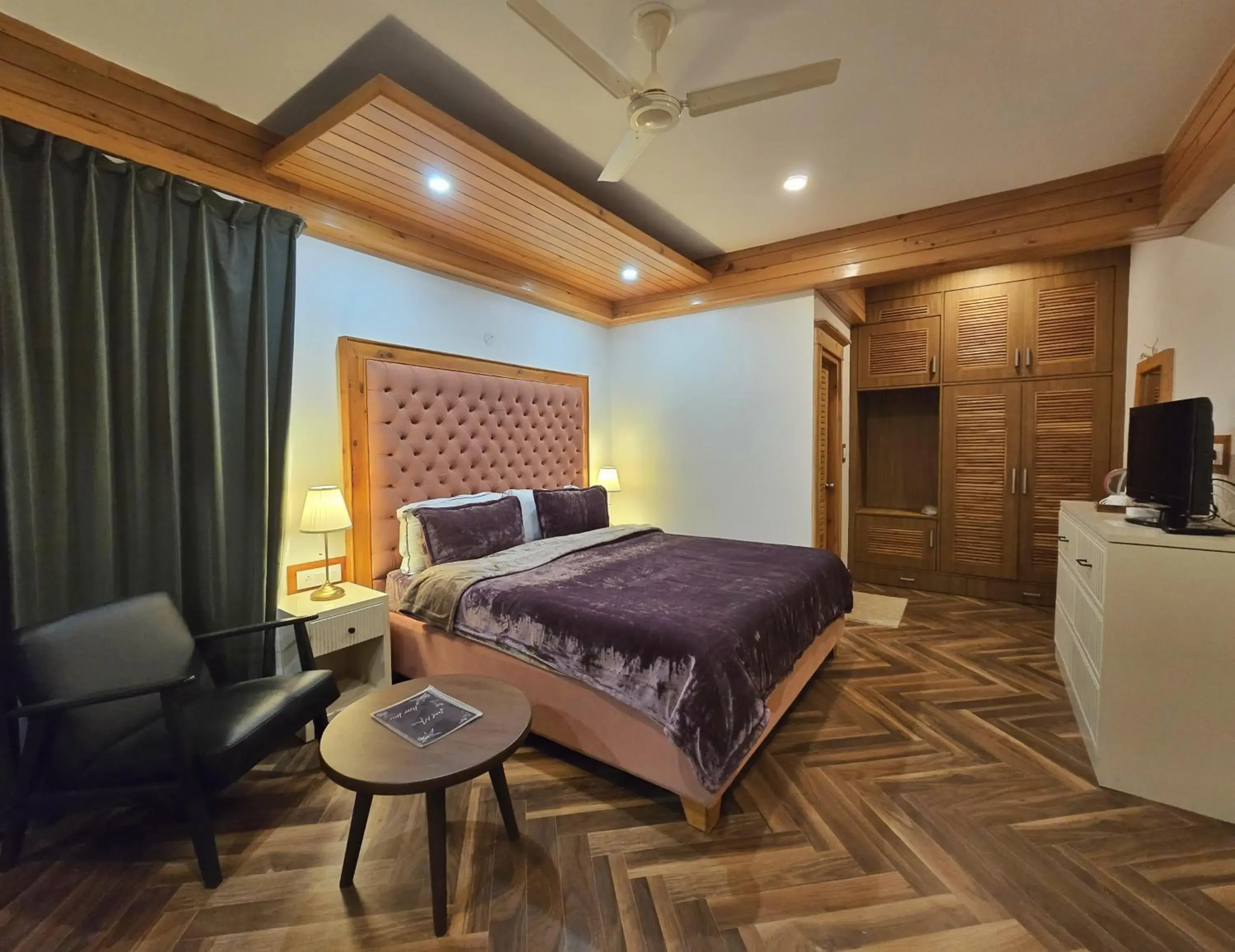 King Room with Mountain View in Hygge Home Manali King Room with Mountain View in Hygge Home Manali
