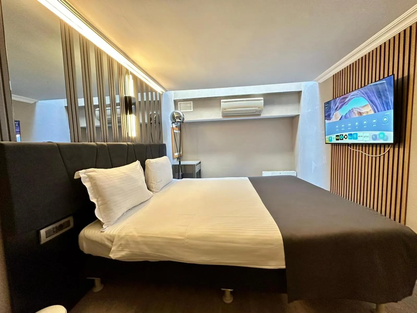Bed in Aven Hotel