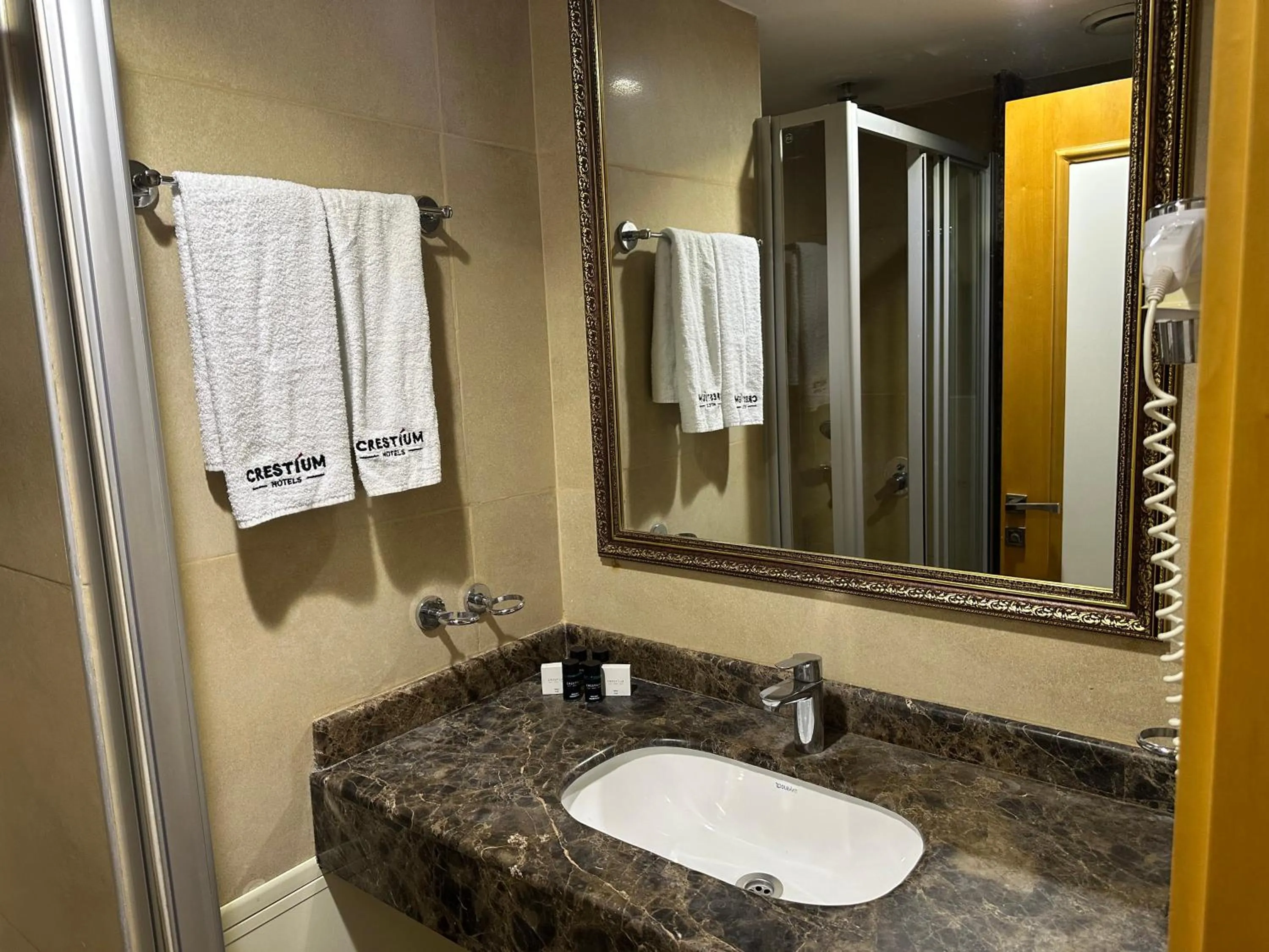 Bathroom in Aven Hotel