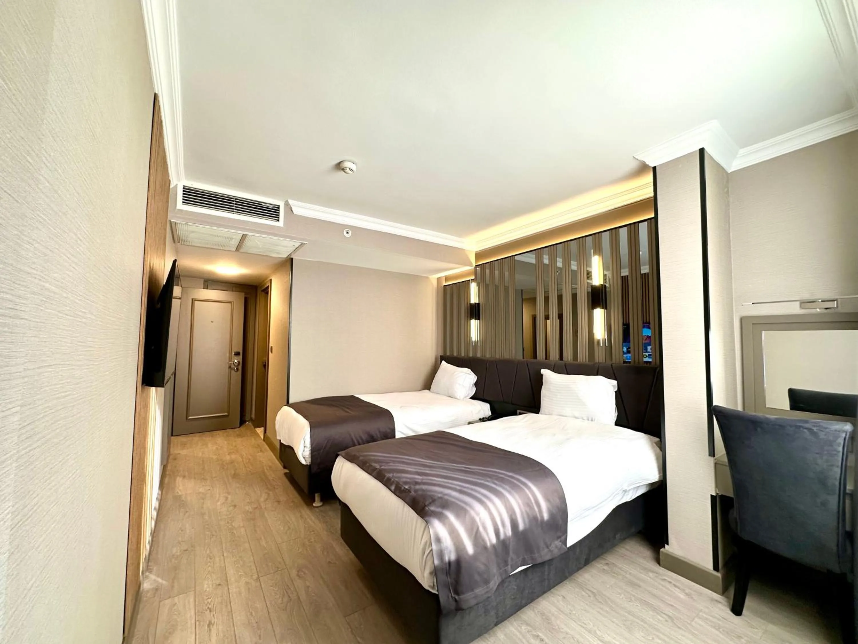 Photo of the whole room, Bed in Aven Hotel