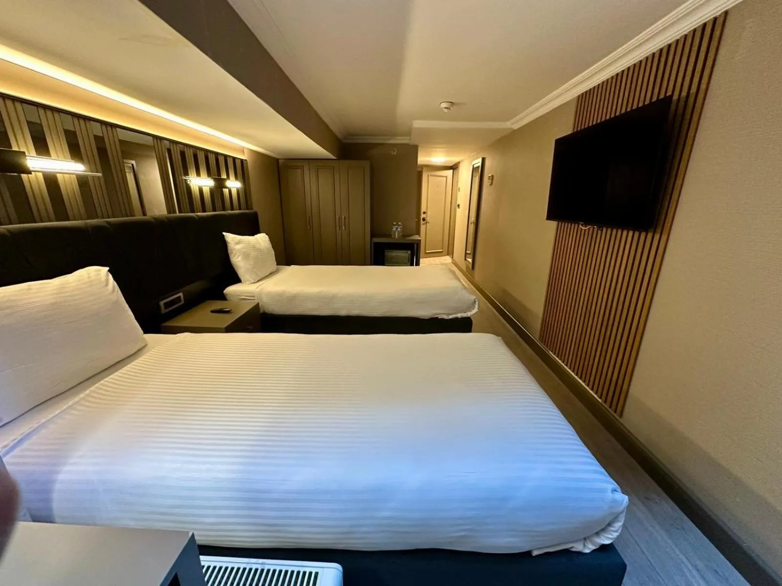 Photo of the whole room, Bed in Aven Hotel