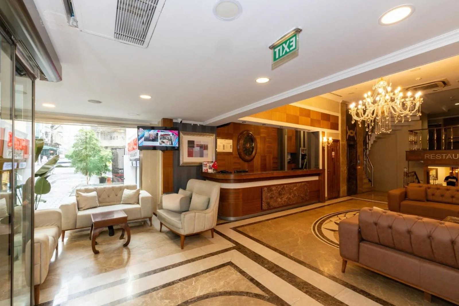 Communal lounge/ TV room in Aven Hotel