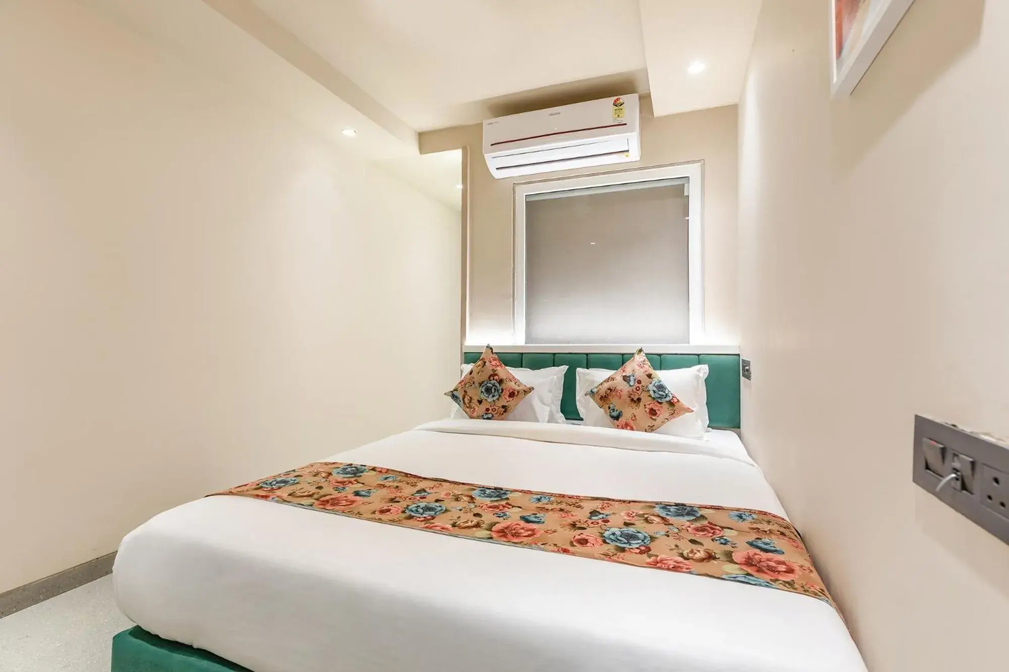 Bed in FabHotel Red Vibe - Kasturba Nagar Bed in FabHotel Red Vibe - Kasturba Nagar