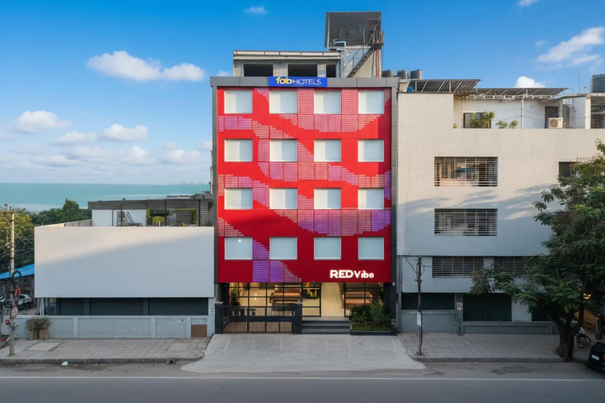 Property building in FabHotel Red Vibe - Kasturba Nagar Property building in FabHotel Red Vibe - Kasturba Nagar