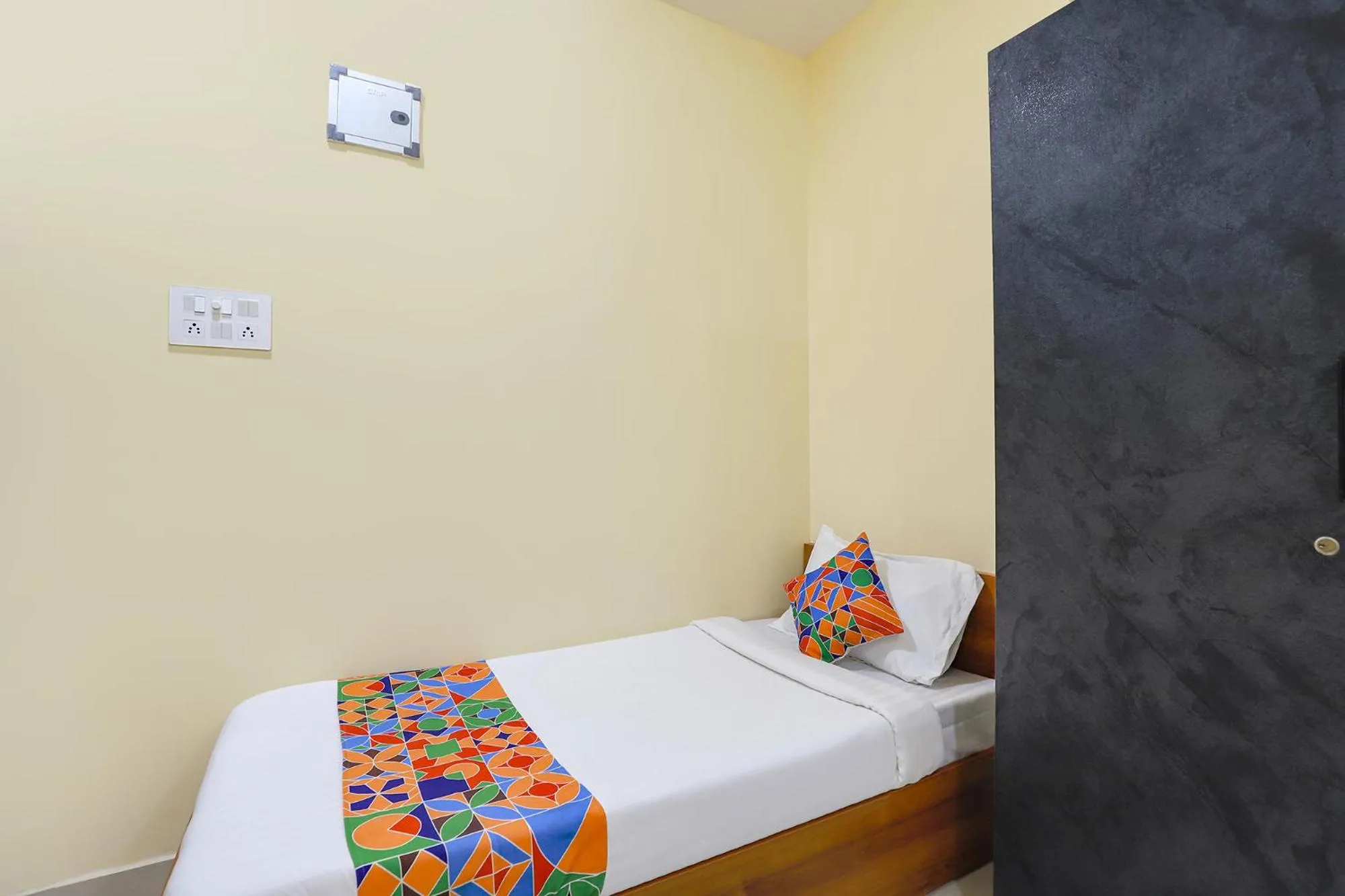 Bed in FabHotel GT Empire