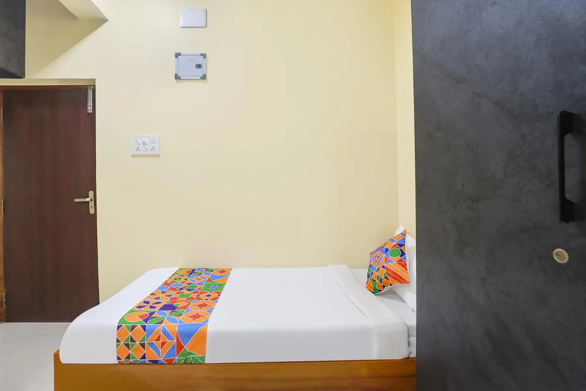 Bed in FabHotel GT Empire