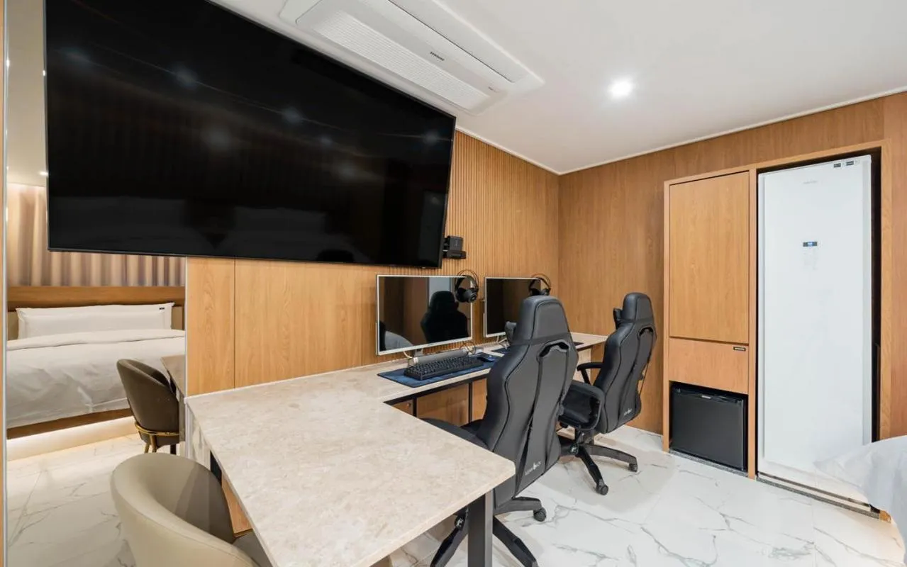 TV and multimedia in Rosy Hotel